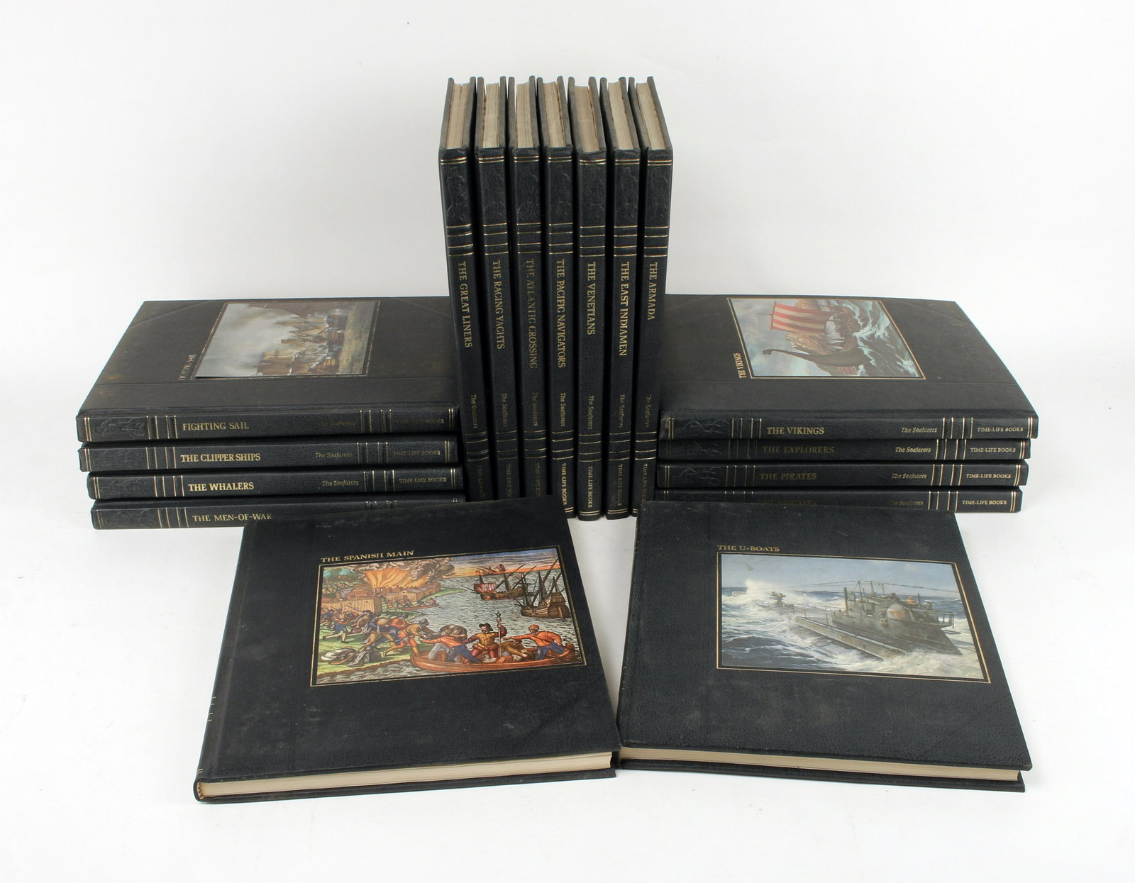 17 TIME LIFE THE SEAFARERS COLLECTORS BOOKS HC: An incomplete set of The Seafarers by Time-Life Books. All hard cover books details various ships through time. Included is The Spanish Main, Fighting Sail, The Chipper Ships, The Whalers, The Men-of-