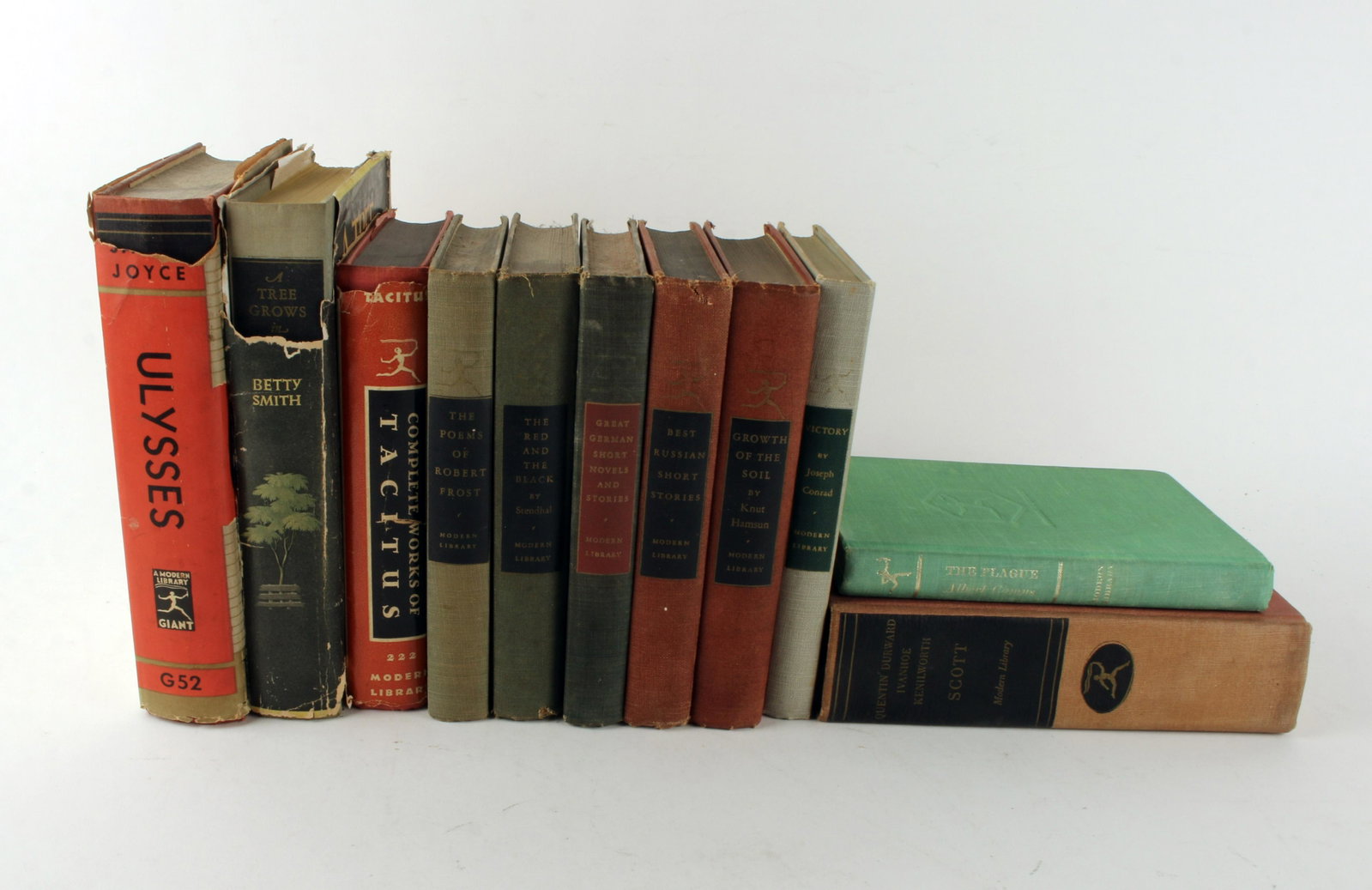 11 MODERN LIBRARY BOOKS HC: Quentin Durward/Ivanhoe/Kenilworth by Sir Walter Scott hardcover. Ulysses by James Joyce hardcover. A Tree Grows in Brooklyn by Betty Smith hardcover, copyright 1943. Complete Works of Tacitus transla