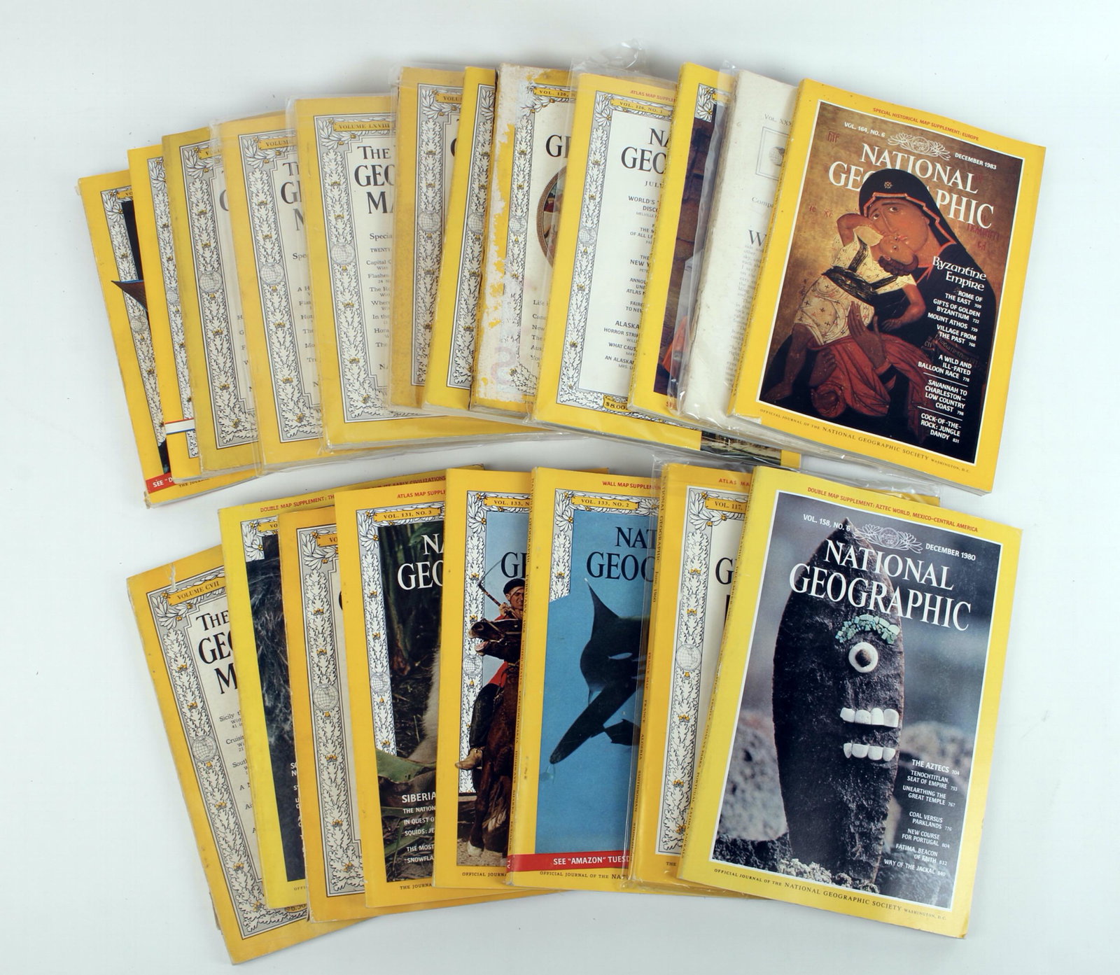 LOT OF NATIONAL GEOGRAPHIC MAGAZINES: 20 in all, dates range from 1934-1980. Includes 1976 map of Hawaii. $20 - $40 Please contact us for high resolution images of this lot. Shipping: We are able to pack and ship this item to a