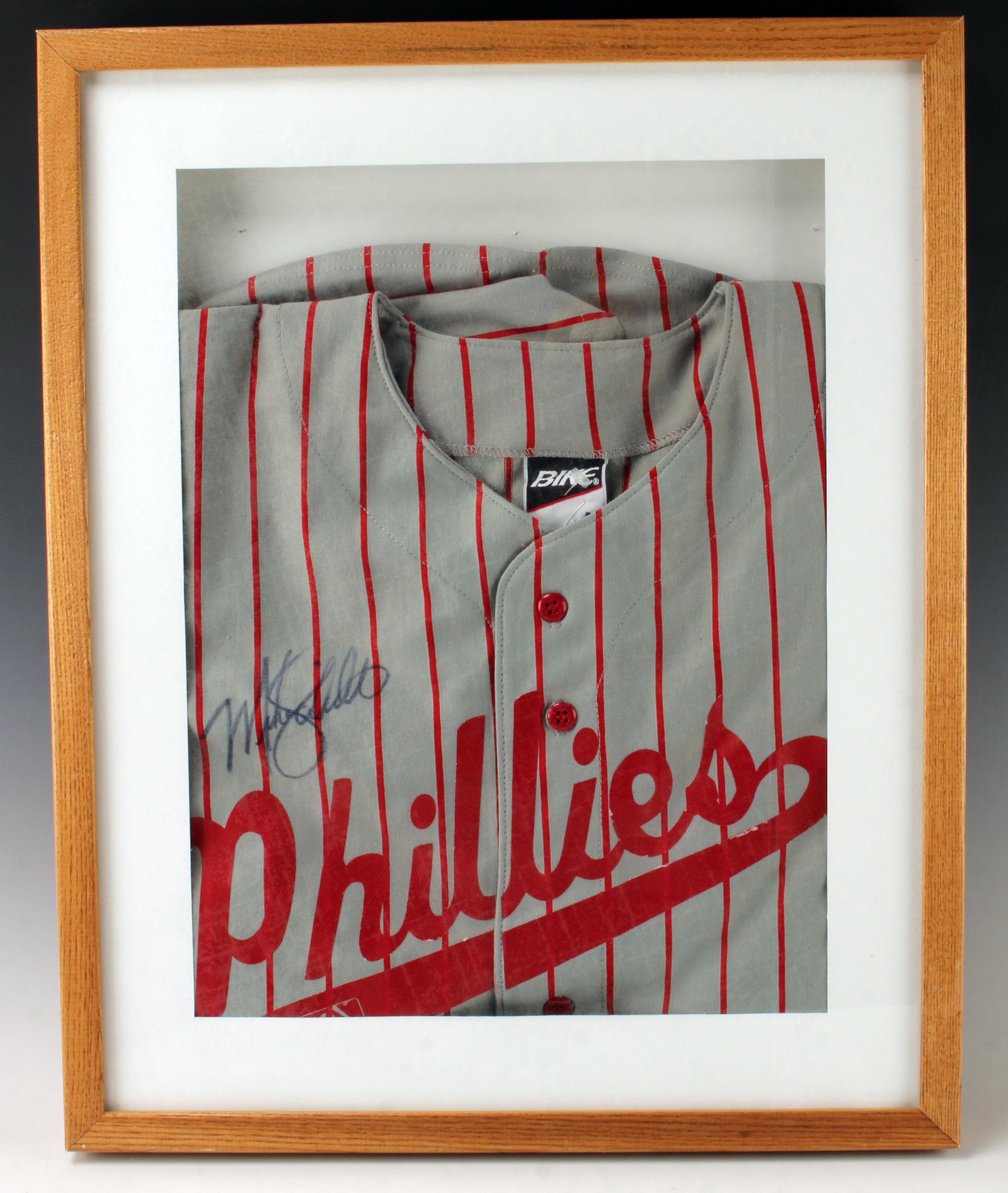 FRAMED MIKE SCHMIDT SIGNED PHILLIES JERSEY (1 of 2)