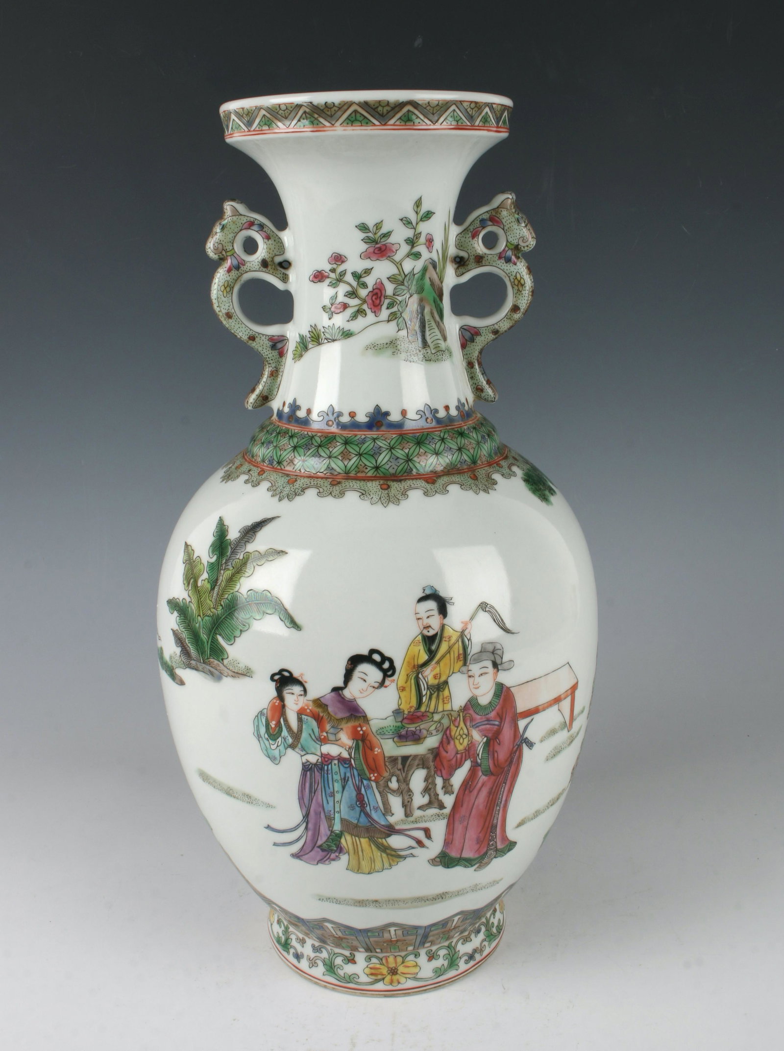 FAMILLE ROSE OUTDOOR SCENE VASE (1 of 6)