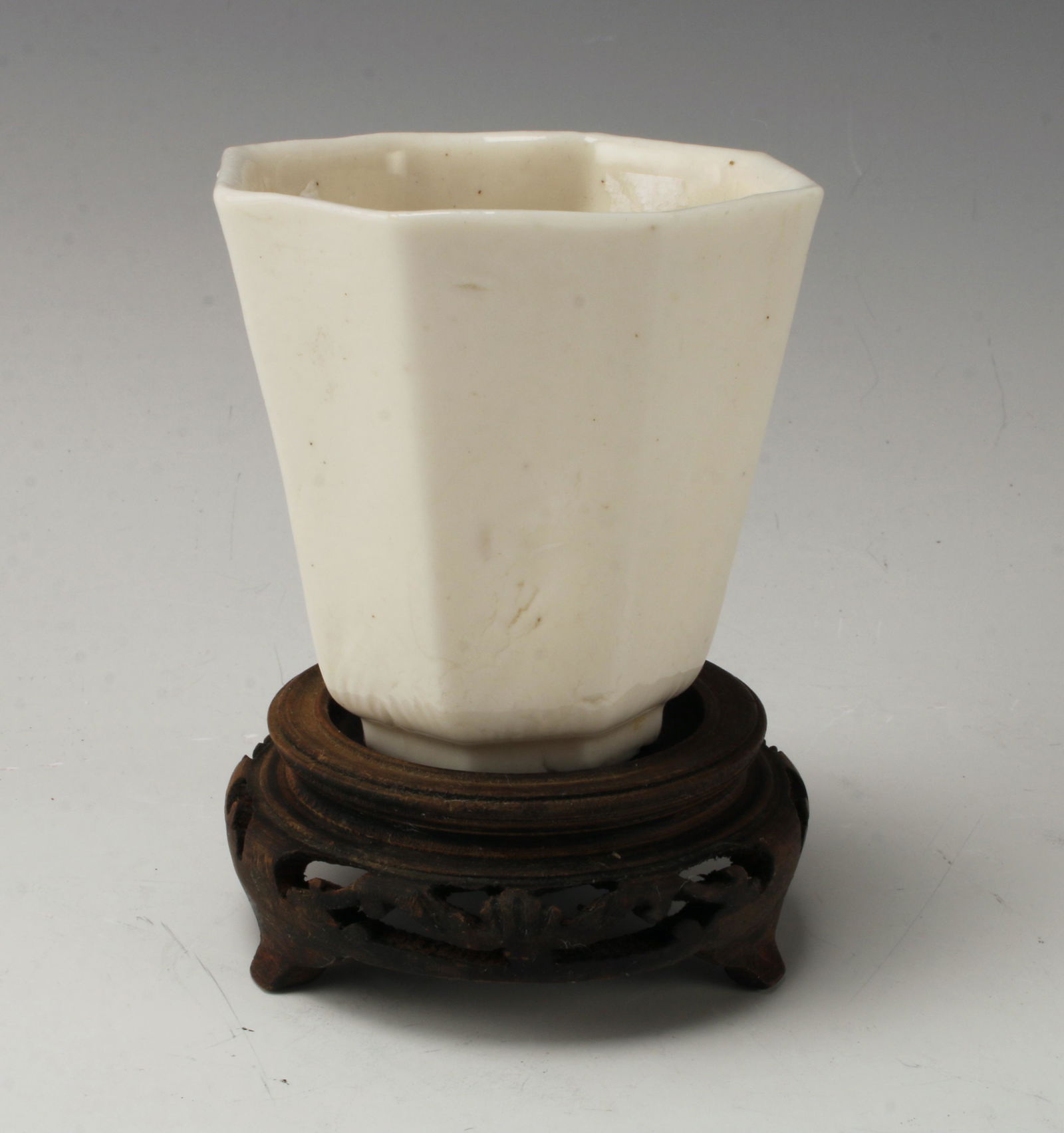 OCTAGONAL PORCELAIN CUP ON CUSTOM STAND (1 of 6)