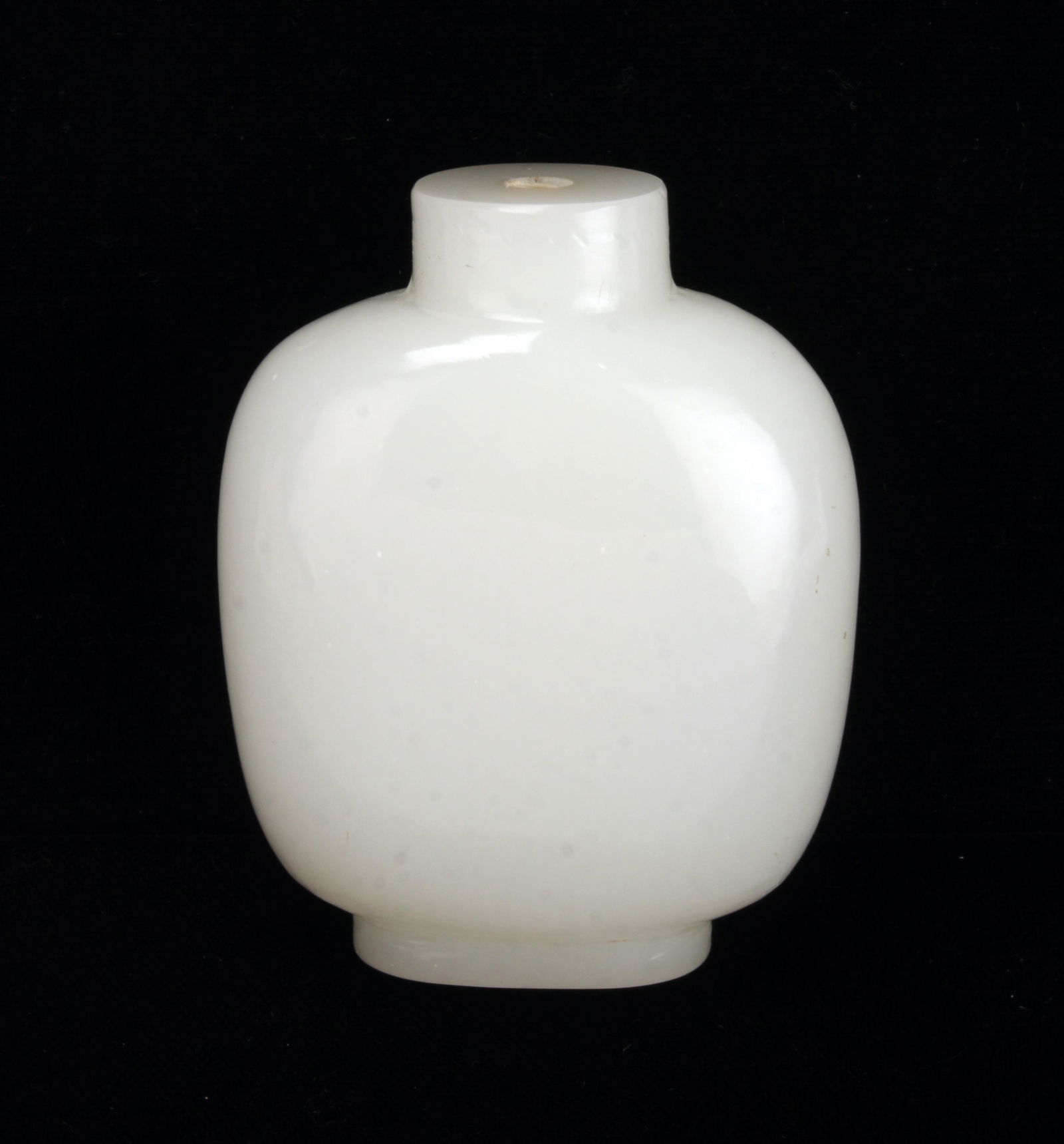 LARGE WHITE PEKING GLASS SNUFF BOTTLE (1 of 5)