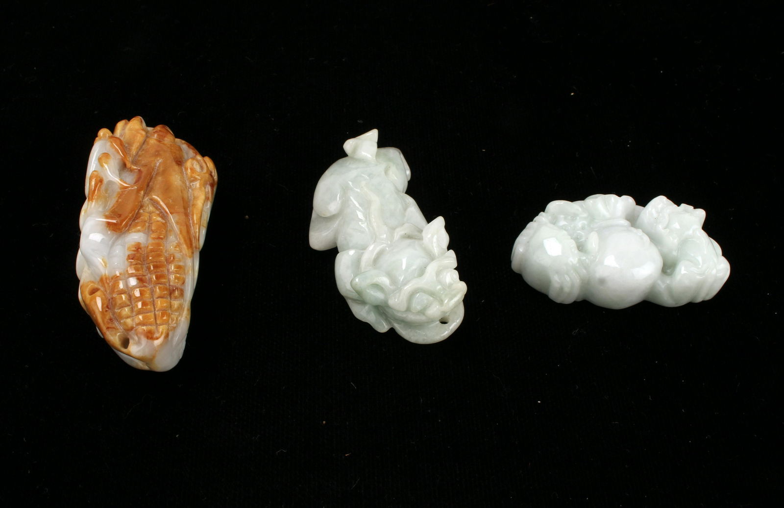 3 SMALL JADE CARVINGS (1 of 4)