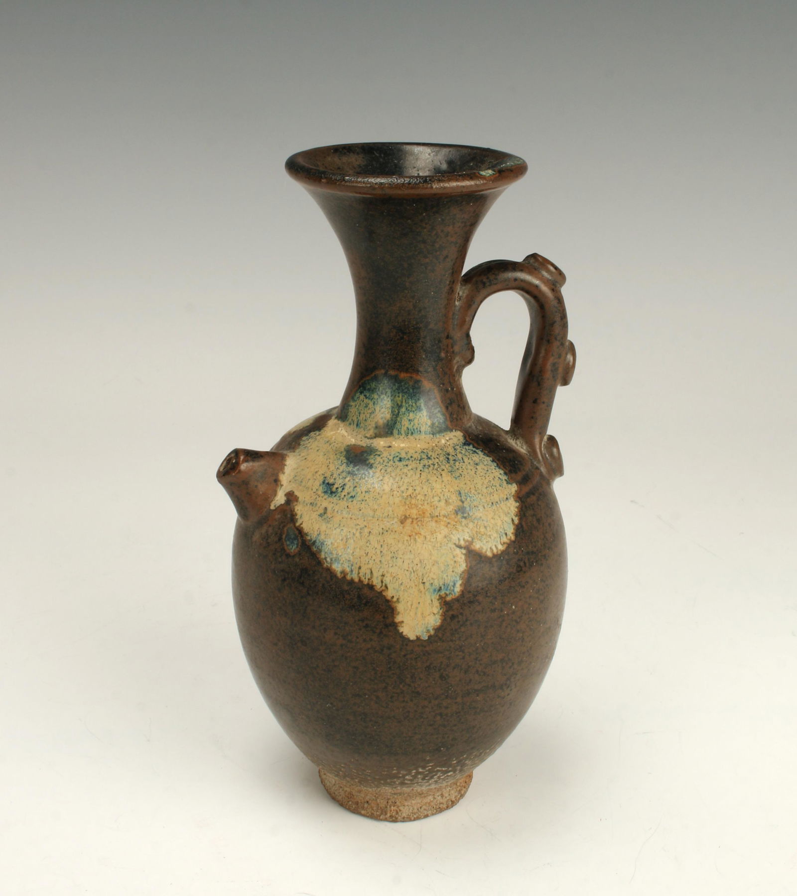 HANDLED EWER FORM PITCHER VASE (1 of 5)