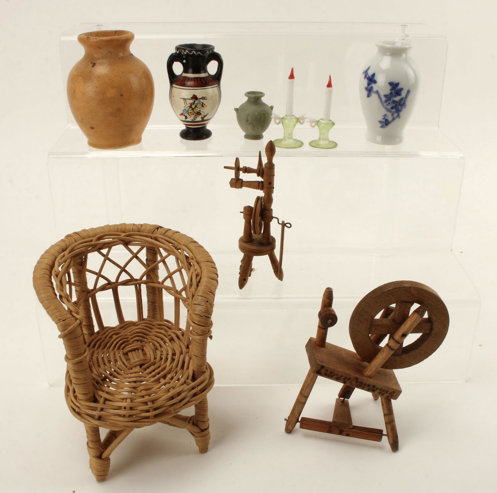 ASSEMBLED LOT DOLL HOUSE FURNITURE & FURNISHINGS: Wicker chair, 2 wooden spinning wheels, 4 urns, and various materials. Pair candlesticks (handle is broken on one). $20 - $40 Please contact us for high resolution images of this lot. Shipping: