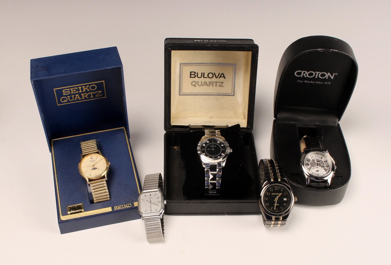 LOT OF 5 QUARTZ WATCHES: Bulova quartz and Seiko quartz in their box. Waltham quartz, Croton quartz, and Timex quartz. Display props not included. 4 1/2" $20 - $40 Please contact us for high resolution images