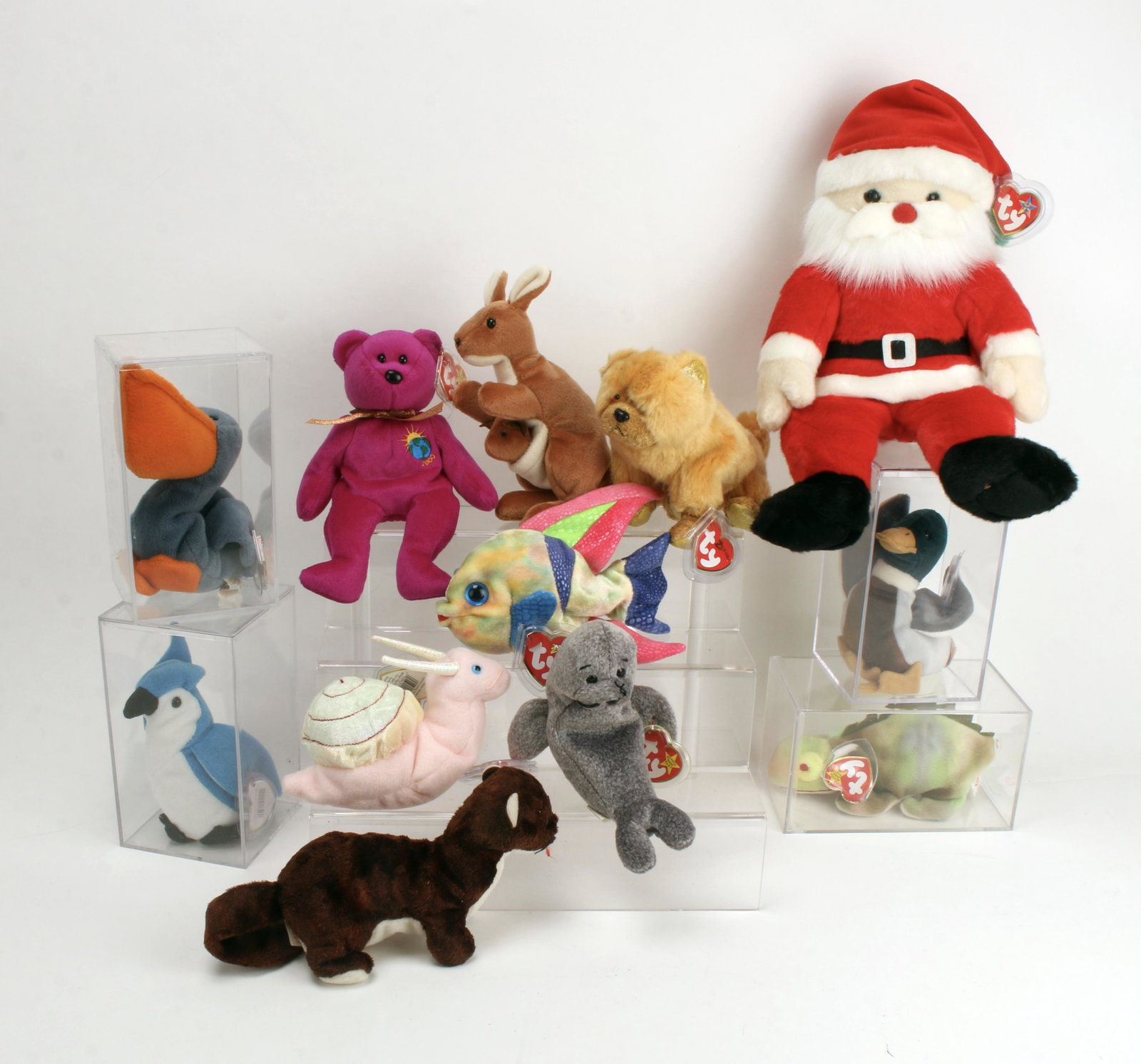 BEANIE BABIES SOME IN DISPLAY CASES: Santa beanie baby, and other beanie baby animals. Four animals in display cases. 14" $20 - $40 Please contact us for high resolution images of this lot. Shipping: