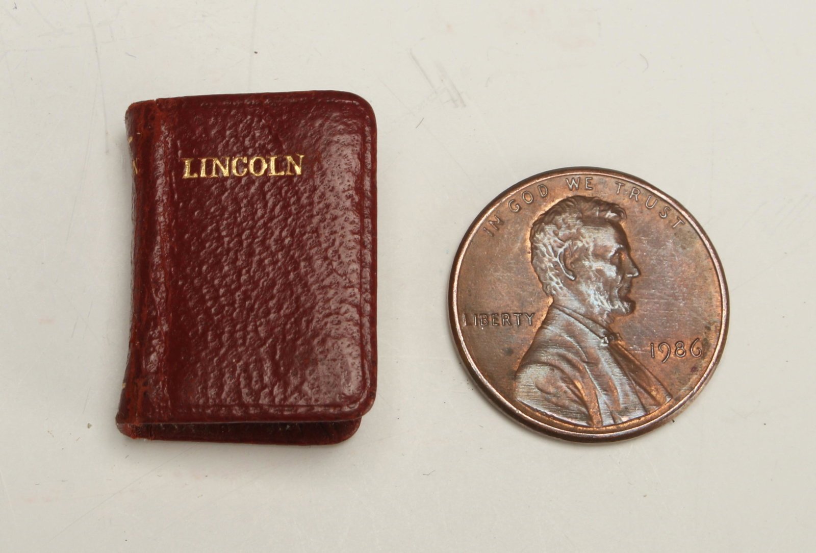 MINT MINIATURE LINCOLN BOOK 1929 KINGSPORT PRESS: Smallest Lincoln book ever made. Bound in Moroccan leather, 139 gilt edge pages, and covered in gold embossed titles. Made as a project by the training division of Kingsport Press and won 1st prize at