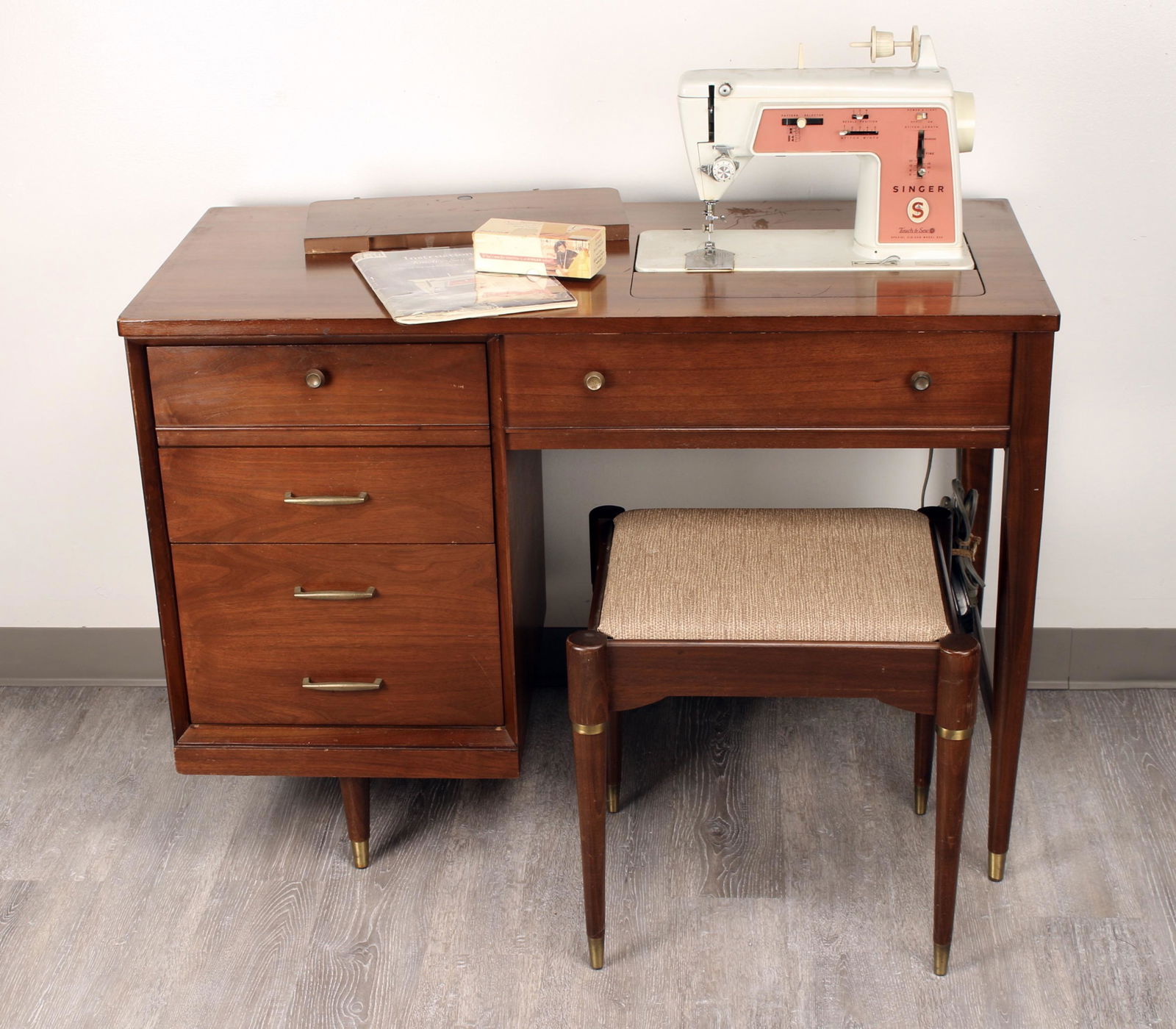 MCM SINGER SEWING MACHINE VANITY TABLE & STOOL: Sewing Machine Singer Touch and Sew Zig Zag model 626 serial number AR217130. Comes with instruction book and accessories. Original stool has Singer label under seat cushion. Classic mid century taper