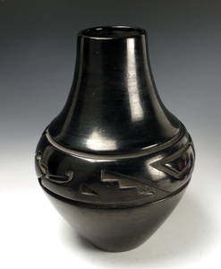 LARGE IMPORTANT MARGARET TAFOYA SANTA CLARA PUEBLO VASE