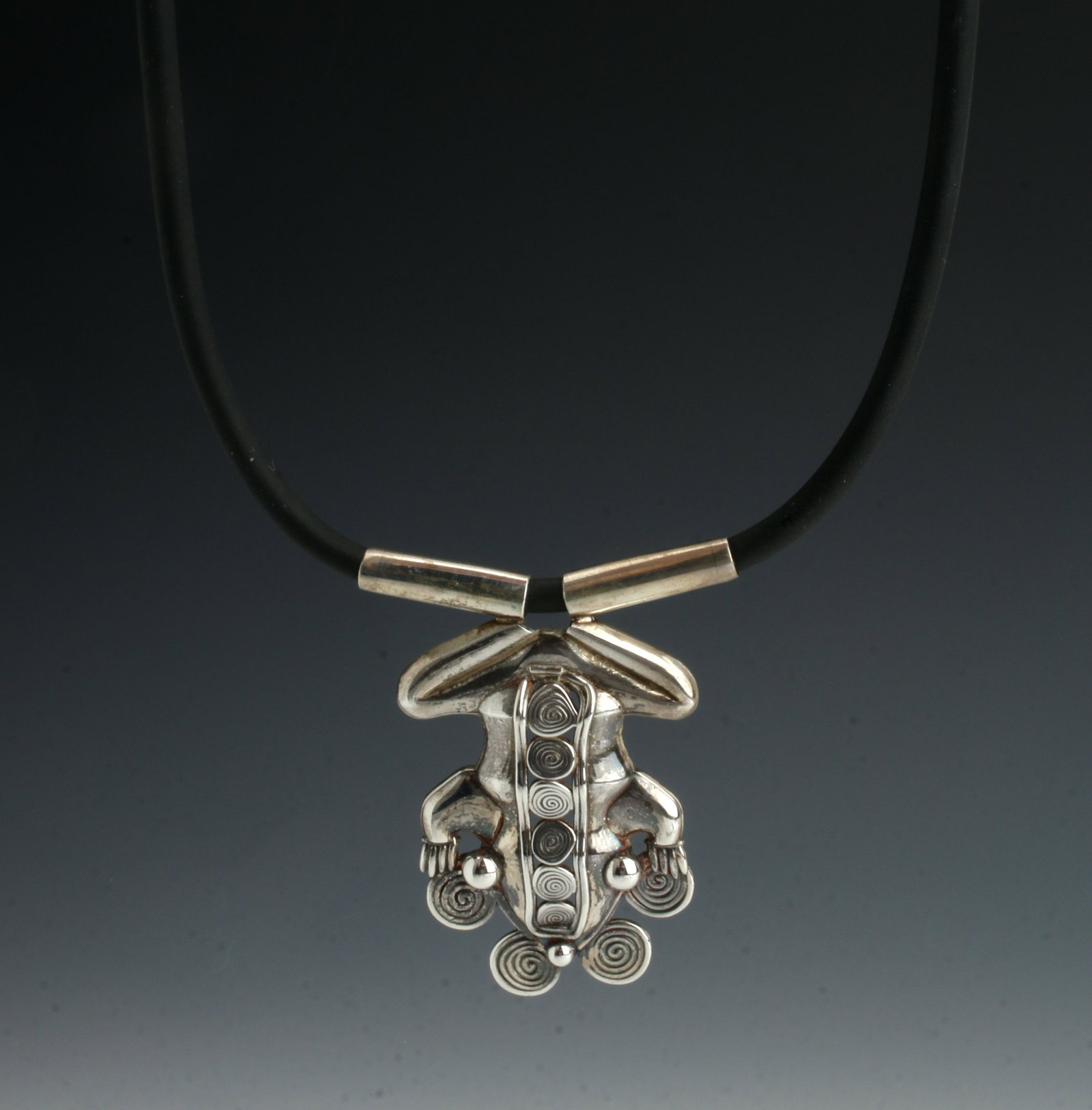 CHABAHLL STERLING PRE-COLUMBIAN FROG NECKLACE (1 of 5)