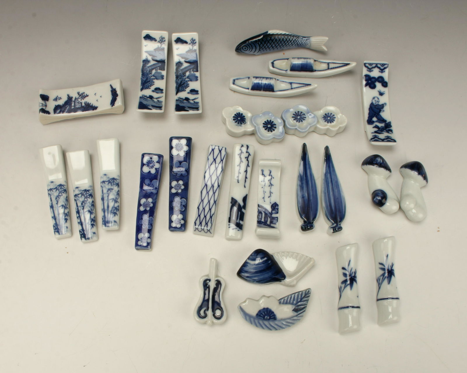 BLUE & WHITE PORCELAIN CHOPSTICK RESTS (1 of 2)