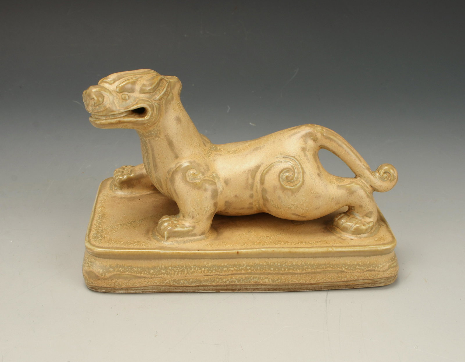 ARCHAIC CERAMIC QILIN KIRIN BEAST STATUE (1 of 4)