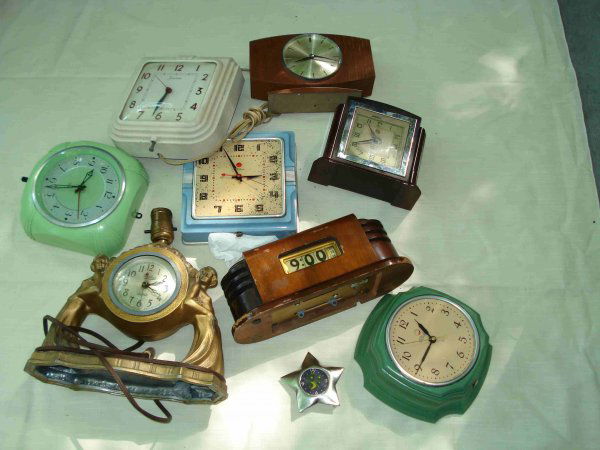 Various electric clocks: A total of nine items, most designer electric clocks of the 50s and 60s, and one digital desk clock.