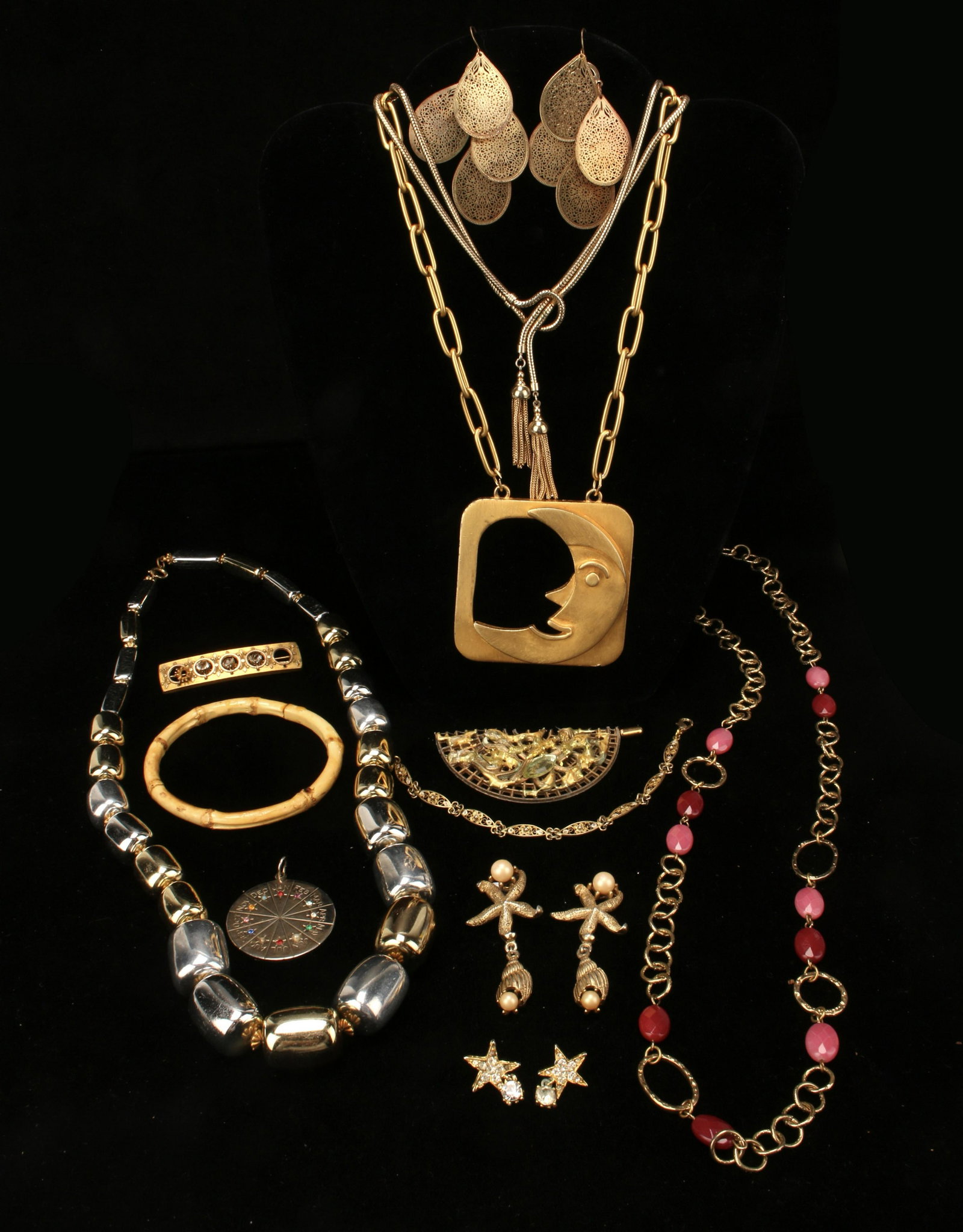 GLITZ & GLAMOUR COSTUME JEWELRY LOT: GLITZ & GLAMOUR COSTUME JEWELRY LOT Great sculpted moon necklace and so much more!