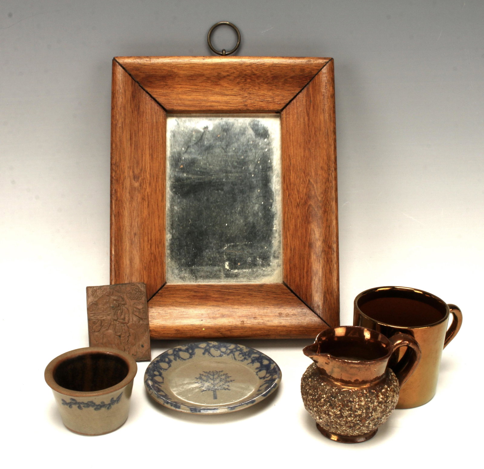 ASSEMBLED LOT OF ENGLISH AMERICAN SMALLS: ASSEMBLED LOT OF ENGLISH AMERICAN SMALLSSmall oak framed mirror, Early English copper