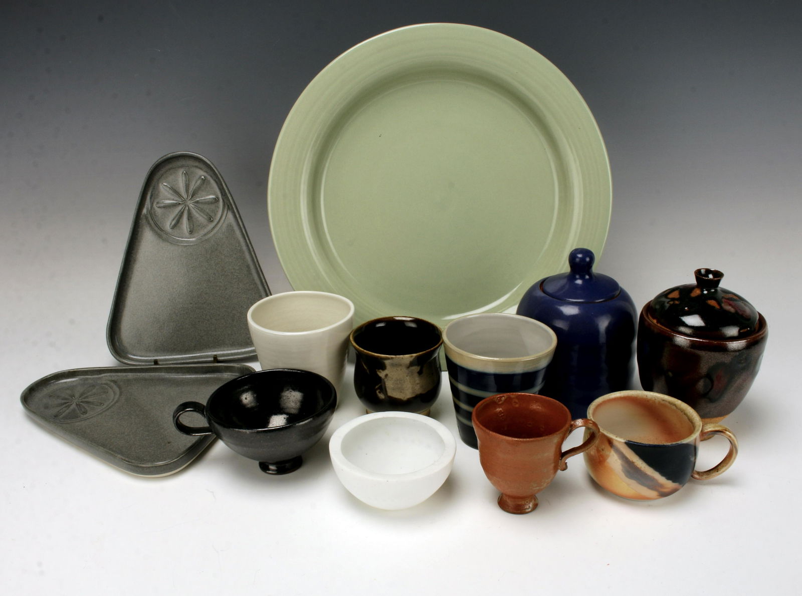 FINE ART POTTERY LOT: FINE ART POTTERY LOT Bruce Ostwald platter Sugar bowl c.2000, Emil Heger c.2000, Chris