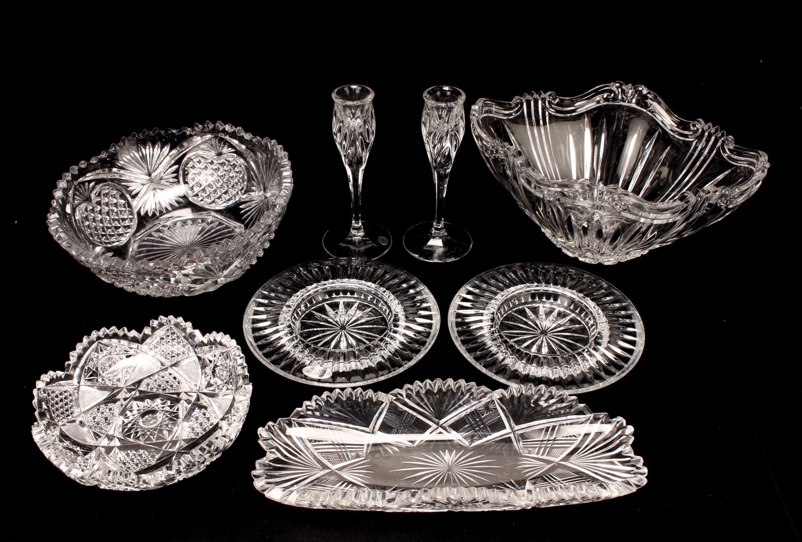 8 PIECES OF CRYSTAL SERVING PIECES: 8 PIECES OF CRYSTAL SERVING PIECES Including an oval bowl, round bowl, two wine coaste