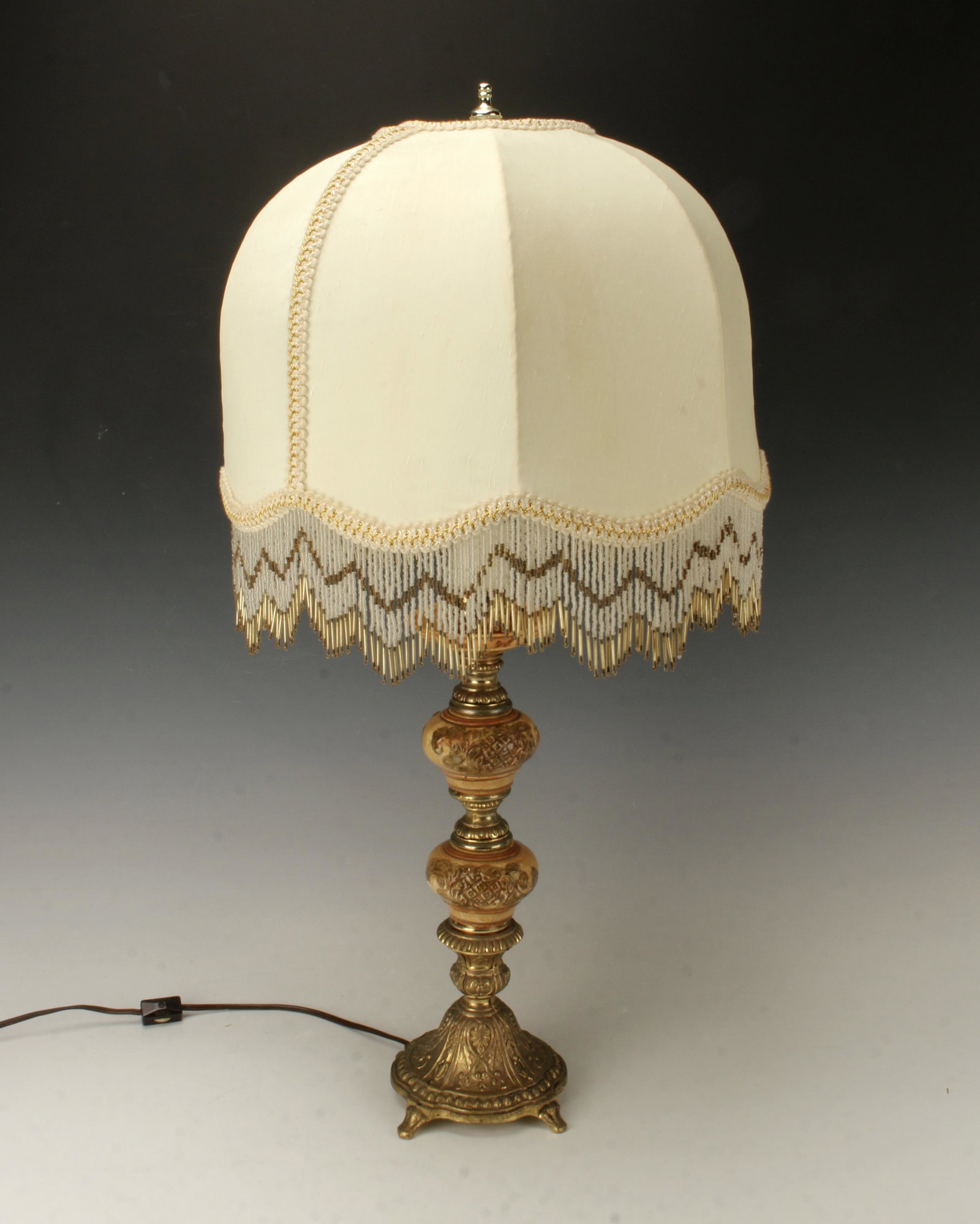 VINTAGE BRONZE & PORCELAIN LAMP (1 of 4)