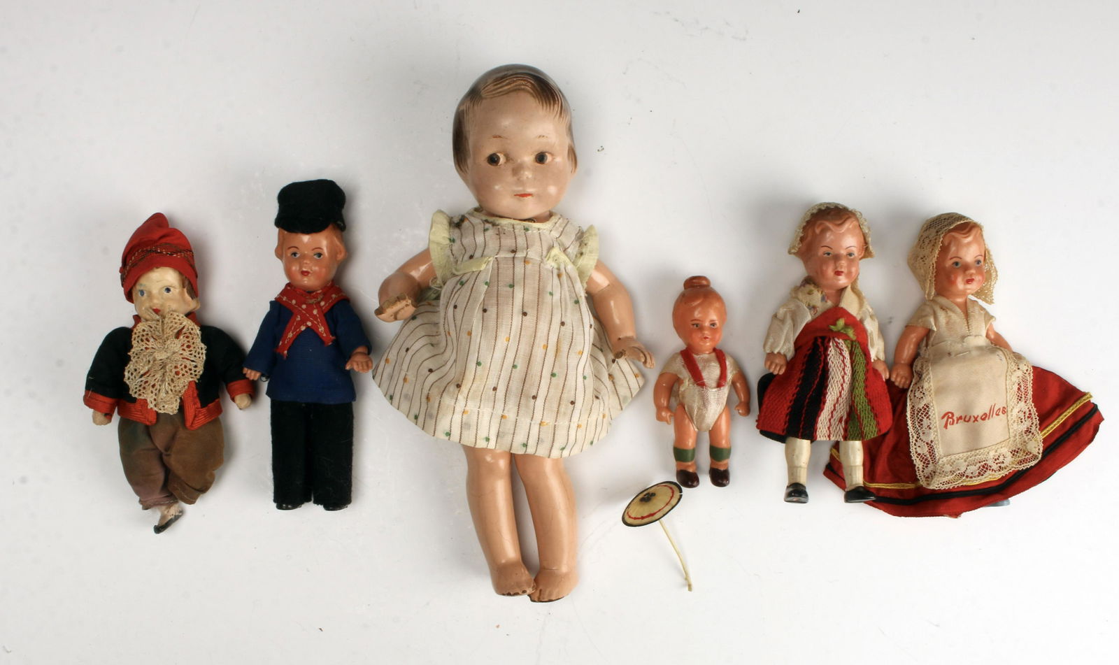 6 ANTIQUE DOLLS TINYETTE SOME INTERNATIONAL (1 of 6)
