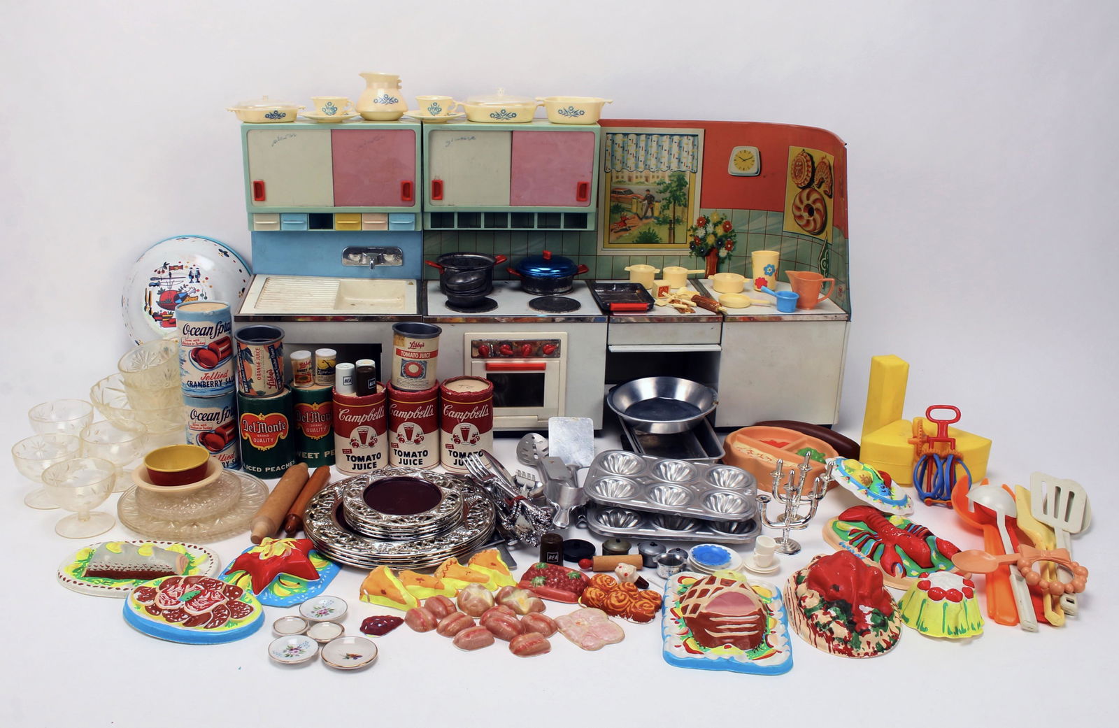 VINTAGE KITCHEN PLAY SET AND VARIOUS ACCESSORIES (1 of 6)