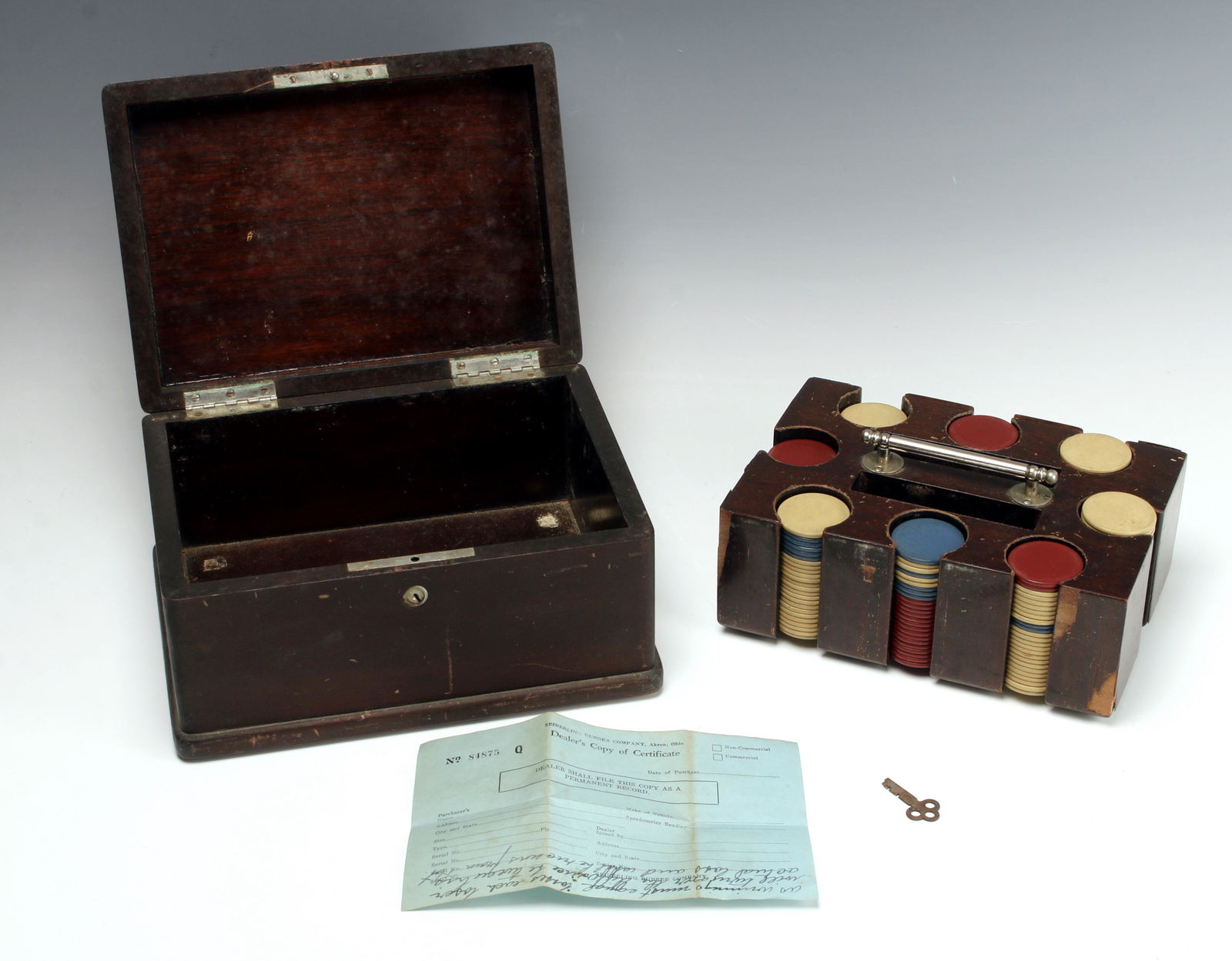 VINTAGE POKER CHIP SET IN WOODEN CARRYING BOX (1 of 5)