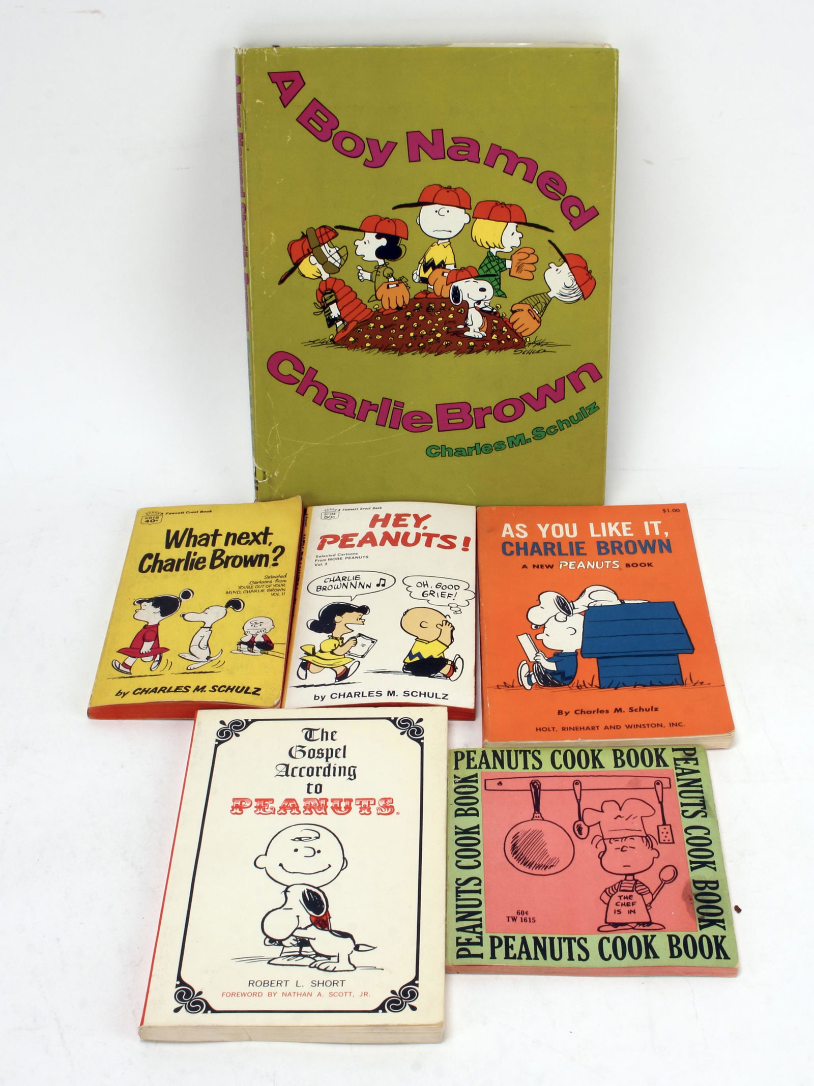 COLLECTION OF CHARLIE BROWN PEANUTS BOOKS (1 of 5)