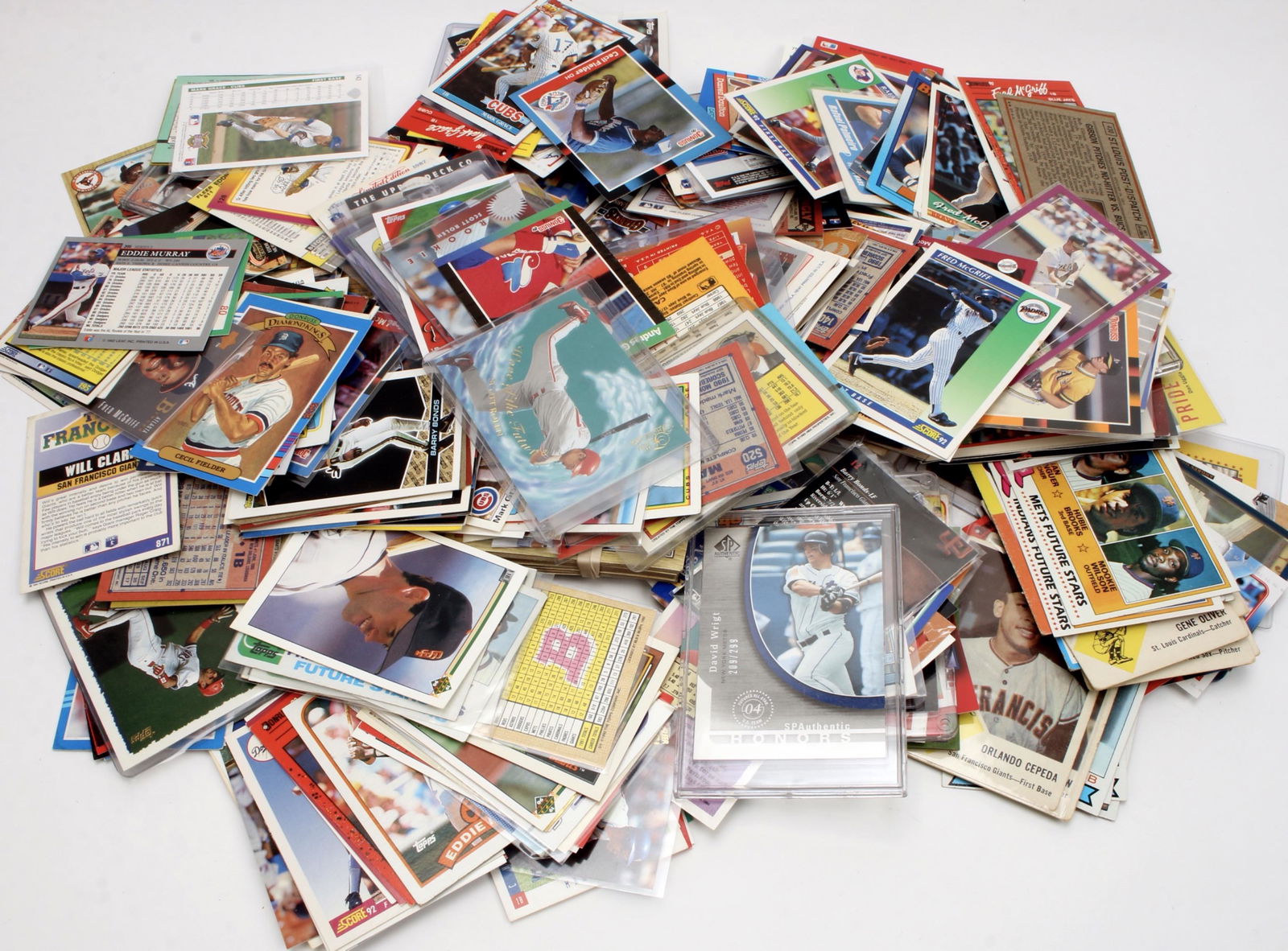 LOT OF BASEBALL CARDS SOME MISCUTS (1 of 2)