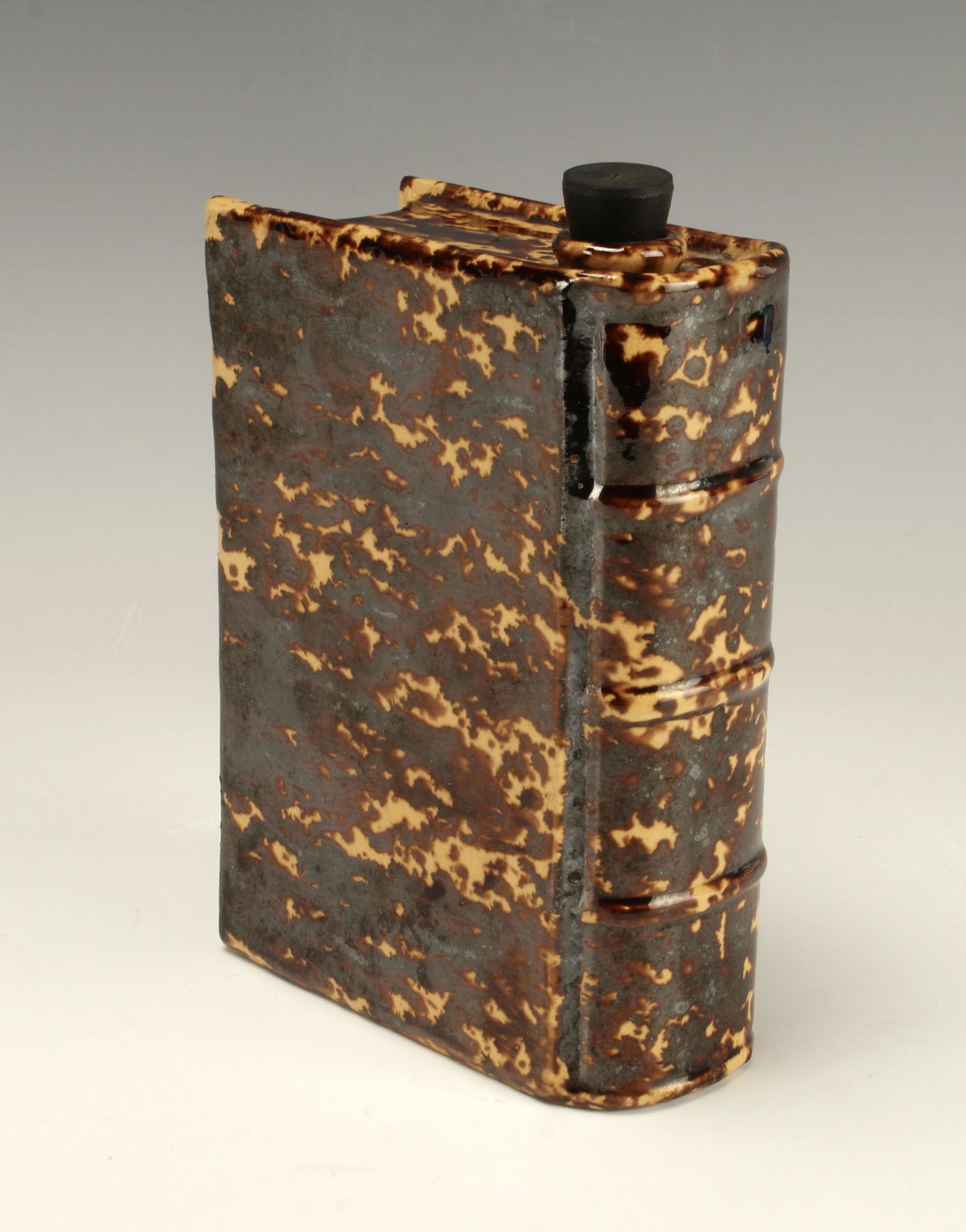 BENNINGTON ROCKINGHAM GLAZE POTTERY BOOK FLASK (1 of 3)