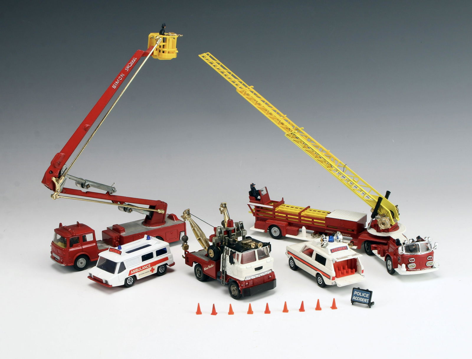 VINTAGE CORGI TOYS EMERGENCY VEHICLE LOT (1 of 10)