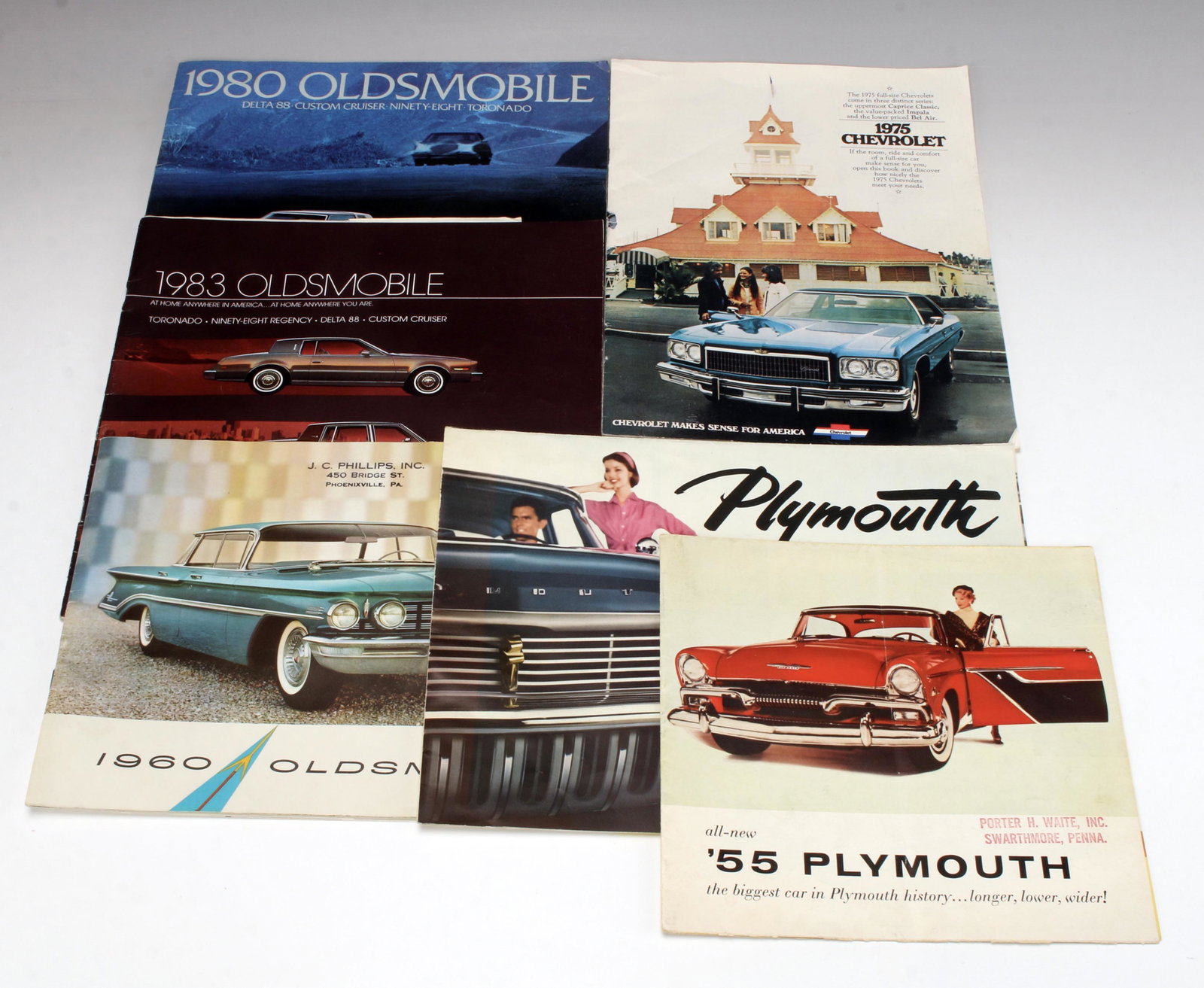 VINTAGE AUTOMOBILE DEALER BROCHURES (1 of 5)