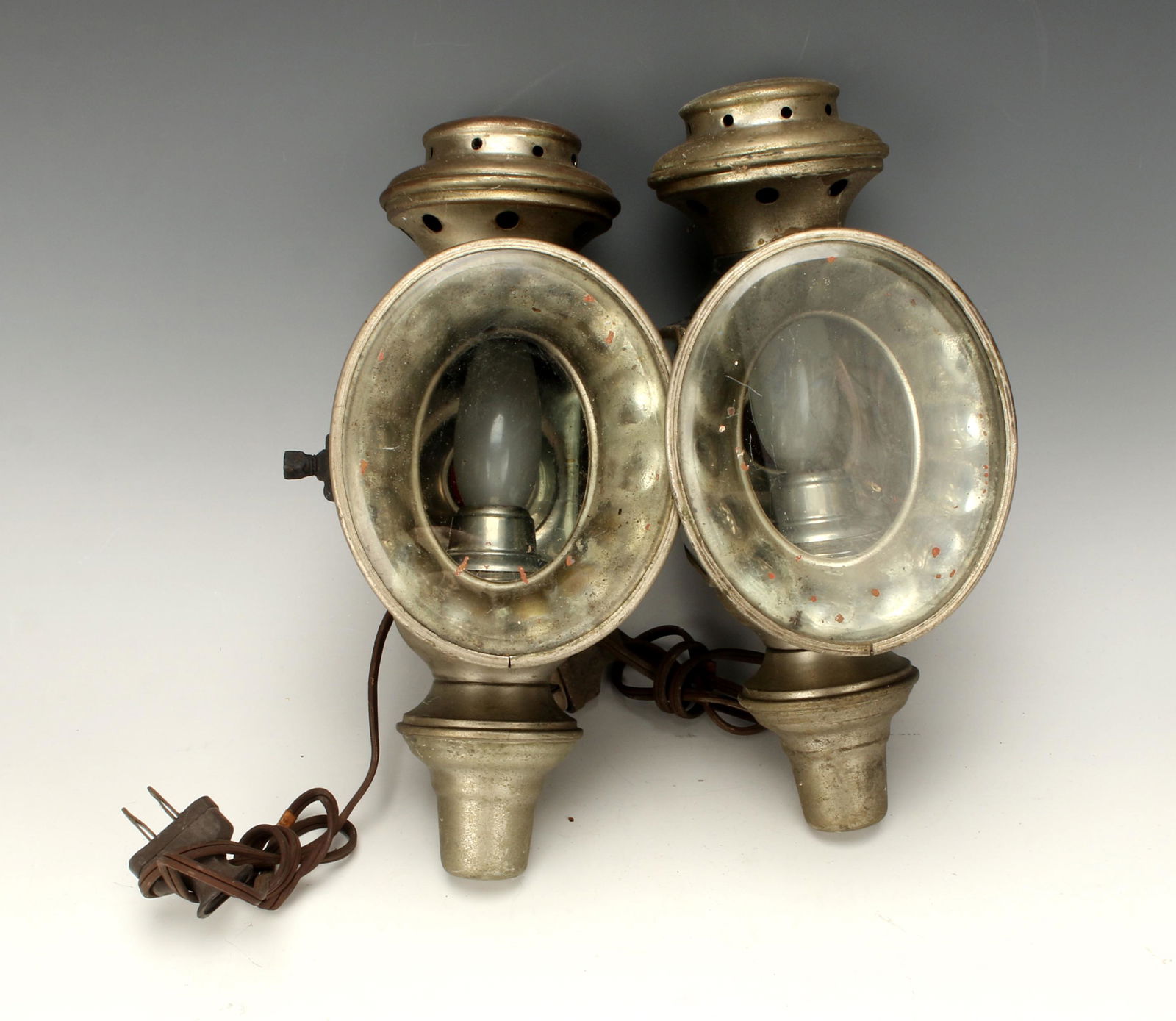 PAIR CARRIAGE COACH LANTERNS (1 of 3)