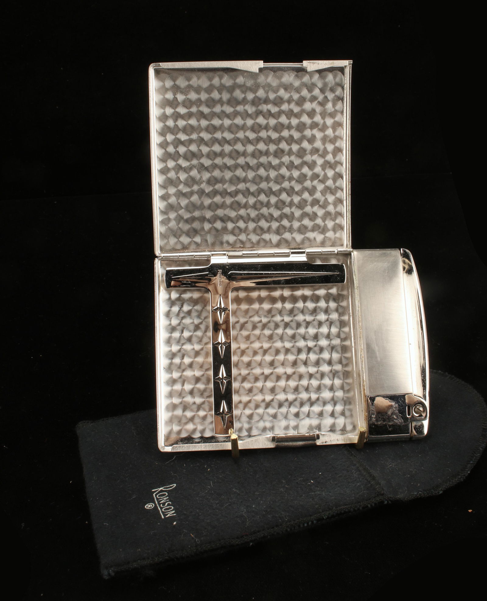VINTAGE RONSON LIGHTER CIGARETTE CASE: VINTAGE RONSON LIGHTER CIGARETTE CASE Stainless steel case with brushed and shiny finish. Interior of case in guilloché engraving . Vintage, but in new condition and includes blac