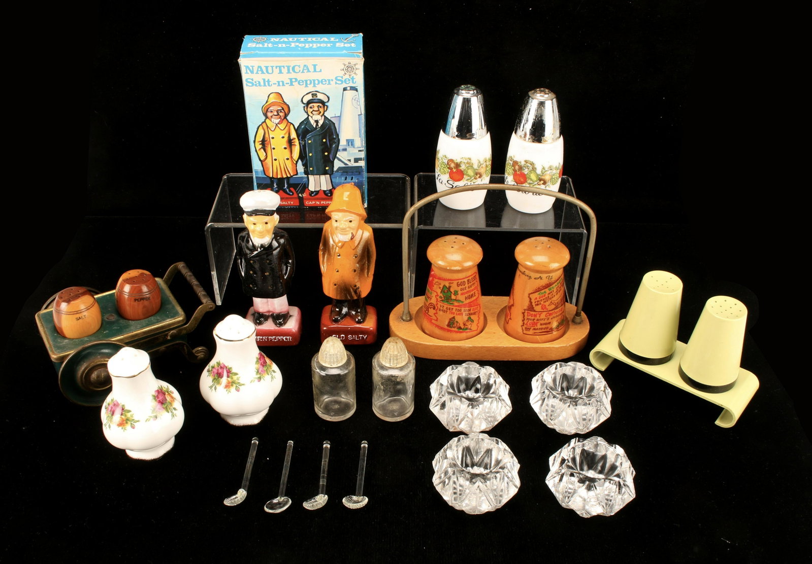 ASSORTED LOT VINTAGE SALT AND PEPPER SHAKERS: ASSORTED LOT VINTAGE SALT AND PEPPER SHAKERS Nautical salt and pepper set in box, two ceramic salt and peppers (one marked Royal Albert), green MCM set with tray, small glass set and gla