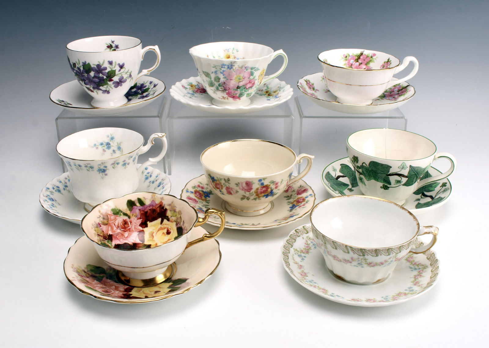 8 TEA CUPS AND SAUCERS ENGLISH, FRENCH, AMERICAN: 8 TEA CUPS AND SAUCERS ENGLISH, FRENCH, AMERICAN Wedgwood Napoleon Ivy #4751 Barlayson, Haviland Limoges with garlands, Syracuse Federal, Paragon A695/5 commemorative HM The Queen &