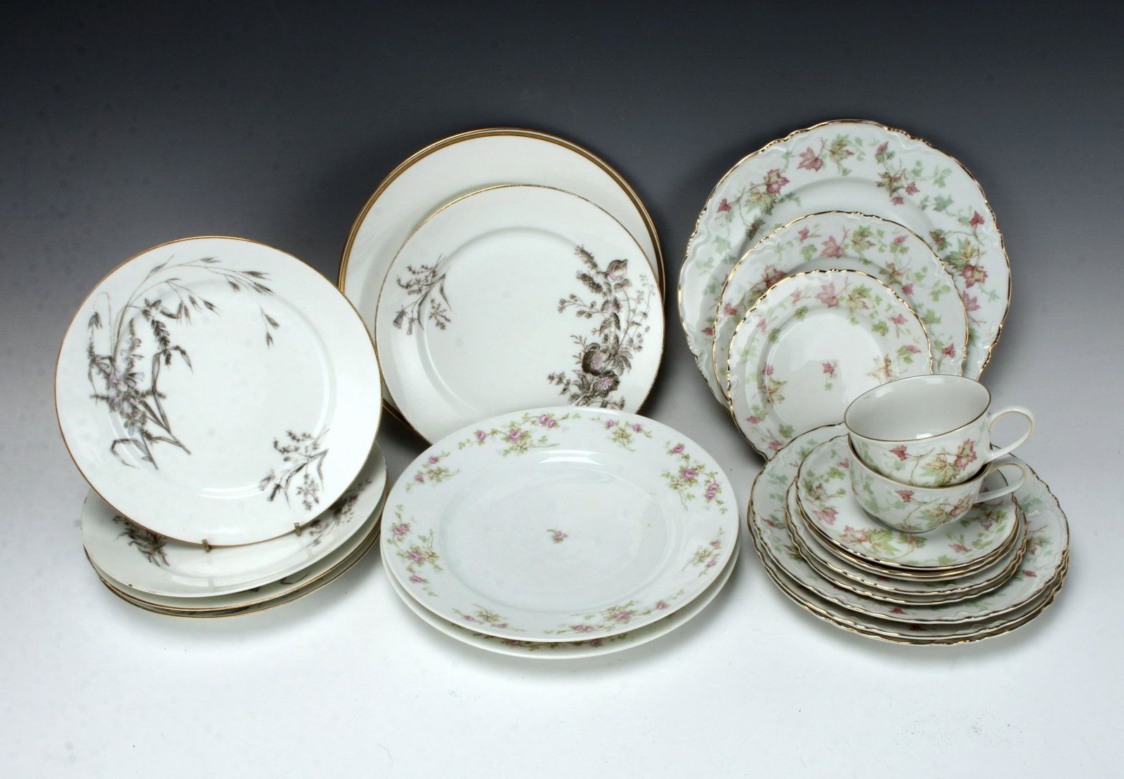 ASSEMBLED LOT OF EUROPEAN PORCELAIN DISHES: ASSEMBLED LOT OF EUROPEAN PORCELAIN DISHES 13 total Bavarian Hutschenreuther Gelb floral dishes, 5 CH Field Haviland Limoges MCM plates, 1 Haviland Limoge