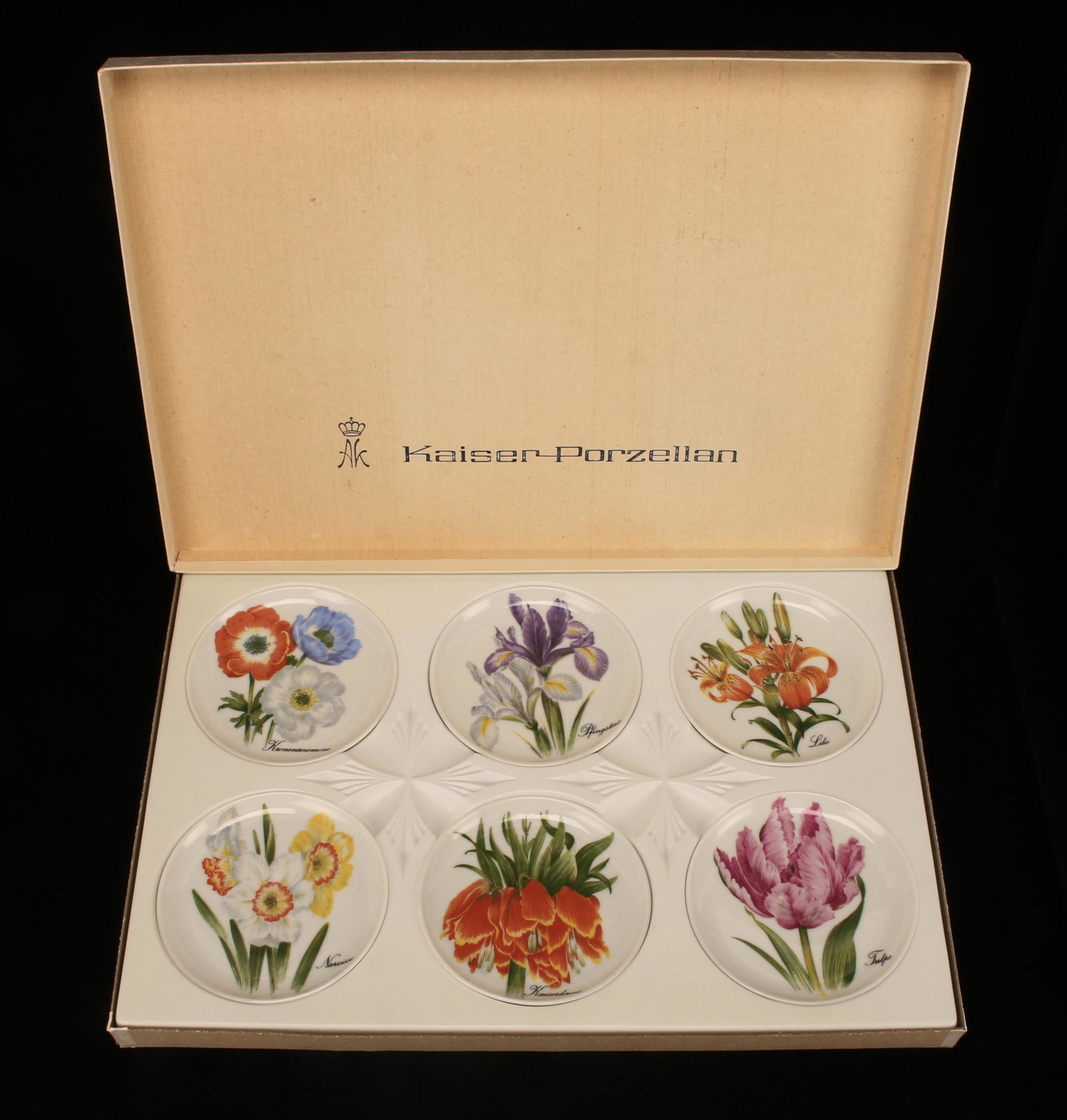 SIX KAISER W GERMANY FLOWER DISHES: SIX KAISER W GERMANY FLOWER DISHES Each hand painted with beautiful flowers. Marked Kaiser W Germany 478 on back. In presentation box. 14 1/4" X 9 3/4