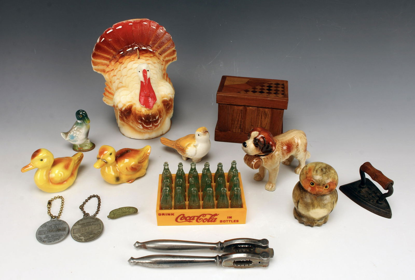 ASSORTED LOT OF SMALL COLLECTIBLES AND KNICK KNACKS (1 of 6)