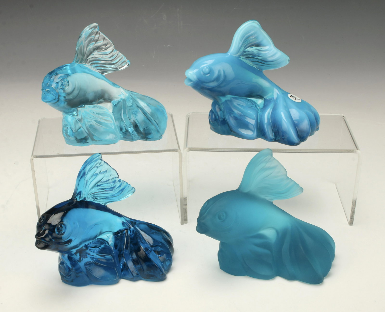 FENTON BLUE GLASS FISH (1 of 3)