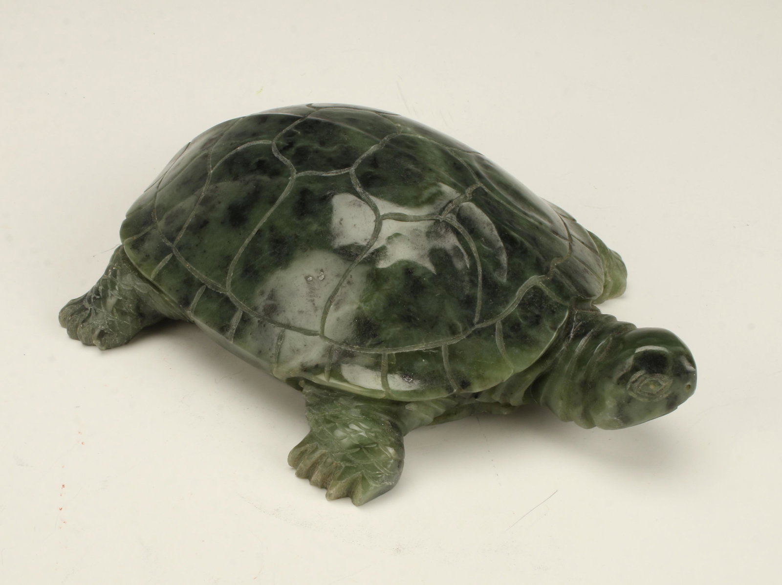 HAND CARVED JADE TURTLE FIGURE (1 of 5)