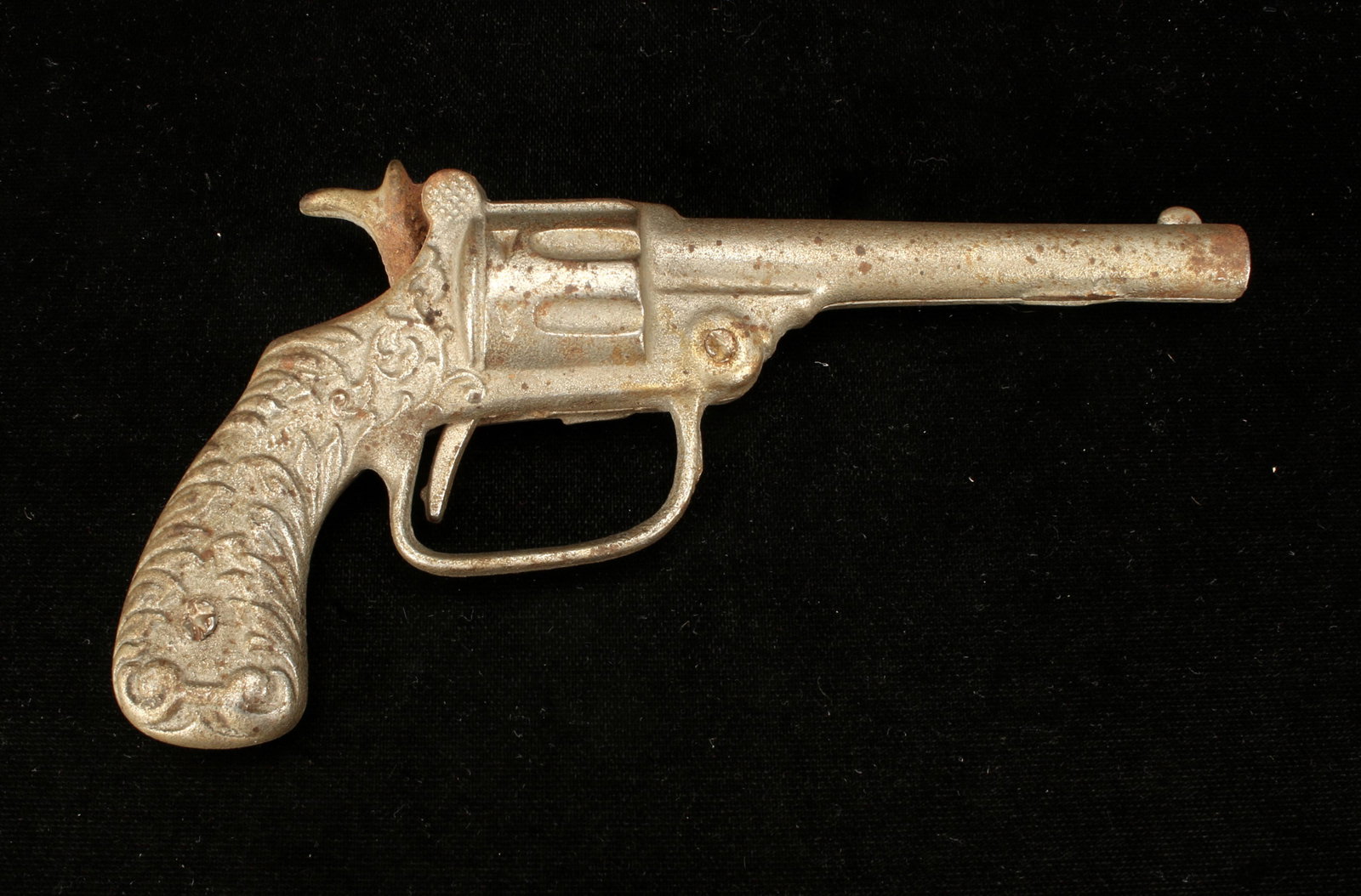 ANTIQUE 1930'S CAST IRON CAP GUN: ANTIQUE 1930'S CAST IRON CAP GUN Mechanism works. Condition- Some rust. 7" $40 - $80 Shipping
