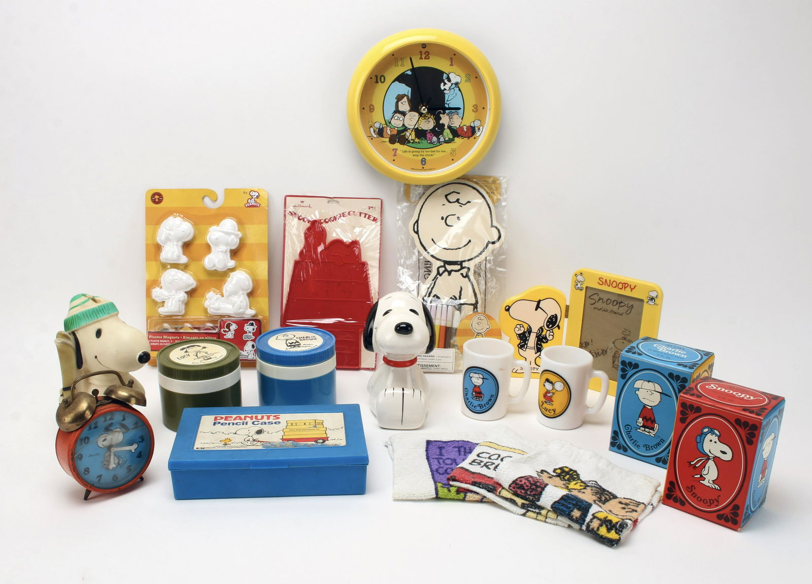 ASSORTED LOT OF PEANUTS COLLECTIBLES Aug 07, 2021 Converse Auctions