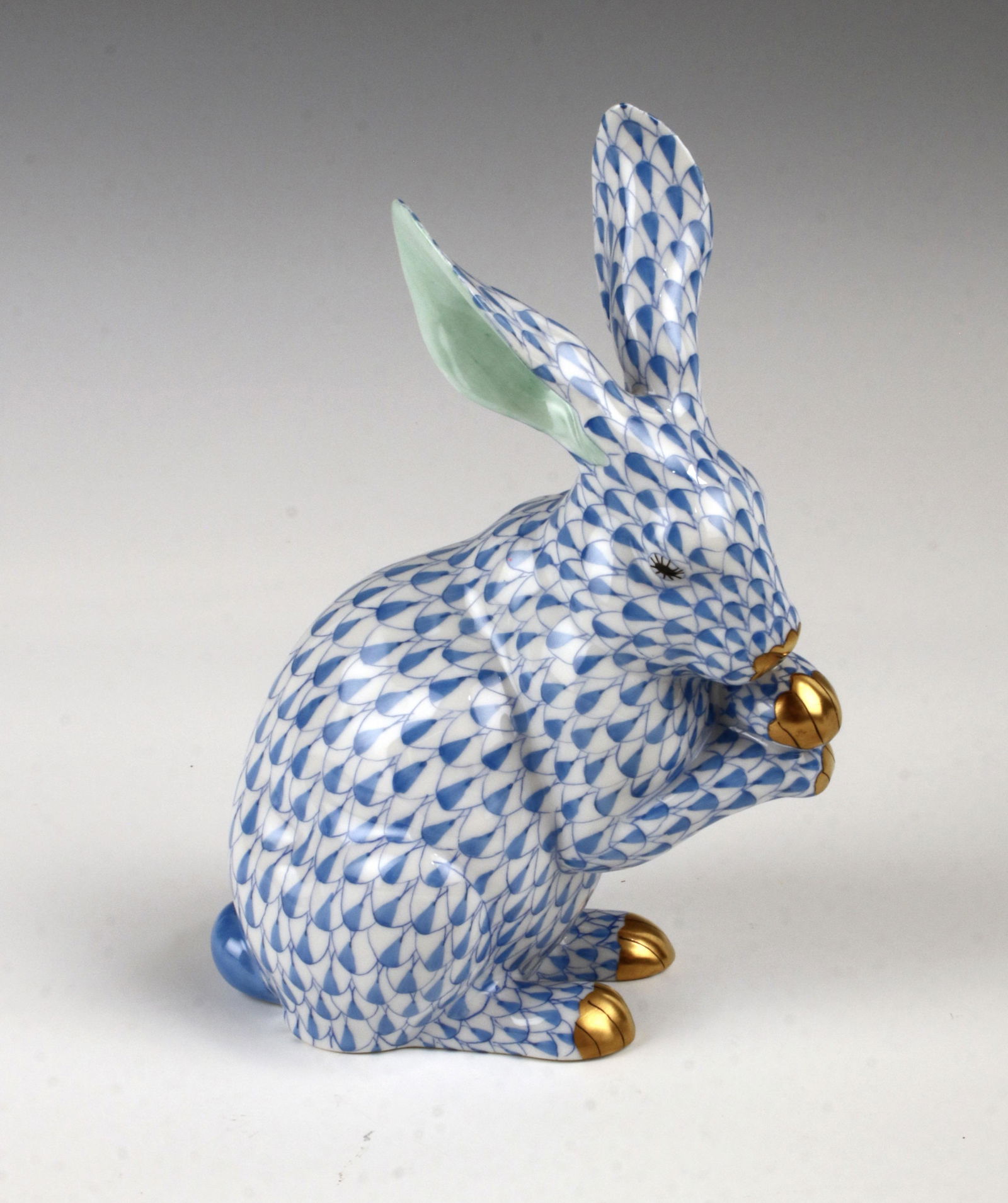 HEREND BLUE FISHNET PORCELAIN BUNNY RABBIT FIGURE (1 of 5)
