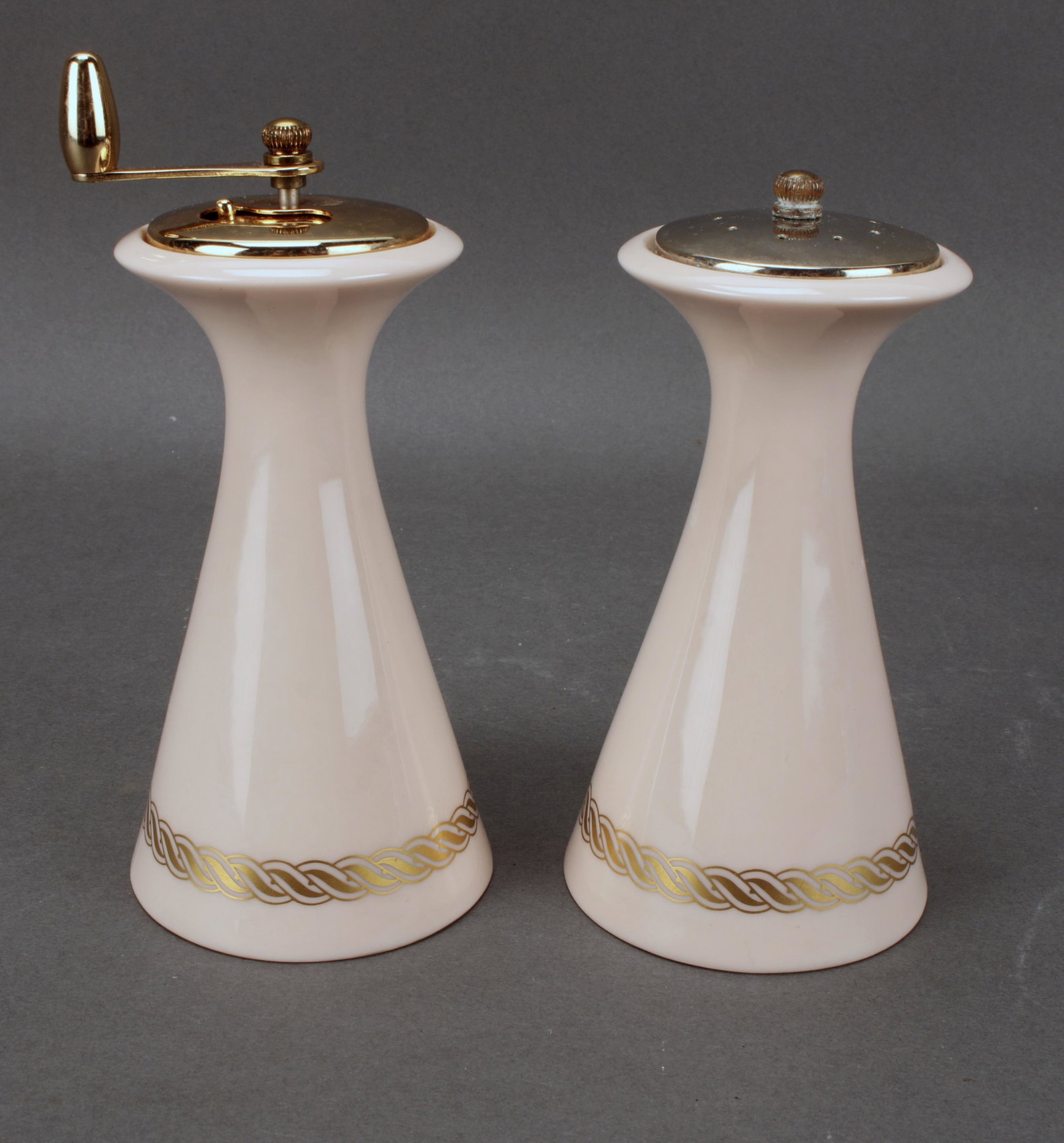 VINTAGE LENOX PINK CARRIBEE SALT & PEPPER: VINTAGE LENOX PINK CARRIBEE SALT & PEPPER Rare Mid Century Lenox Carribee (1954- 1970) salt shaker and pepper mill in a pale pink color with gold rope accent.