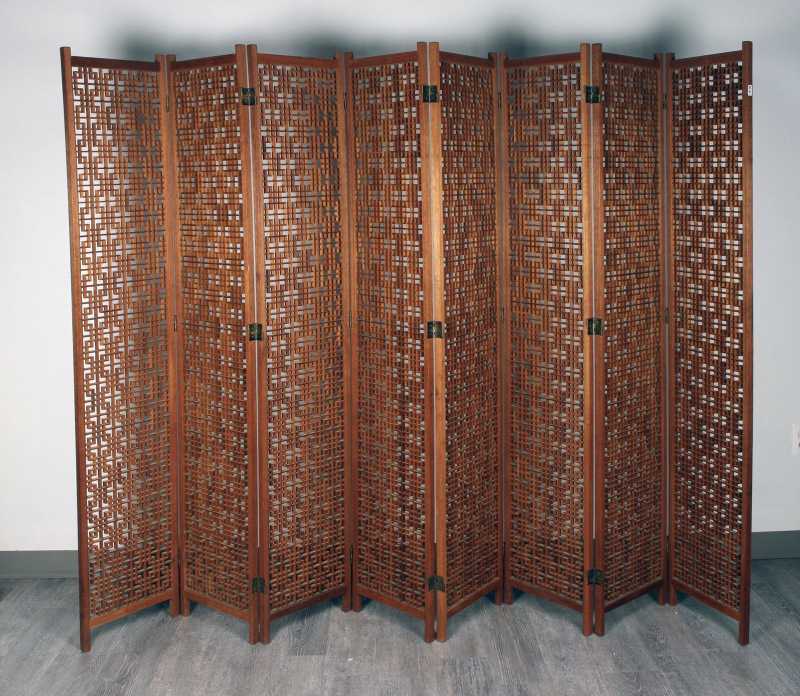 VINTAGE JAPANESE TEAK KUMIKO 8 PANEL FLOOR SCREEN (1 of 12)