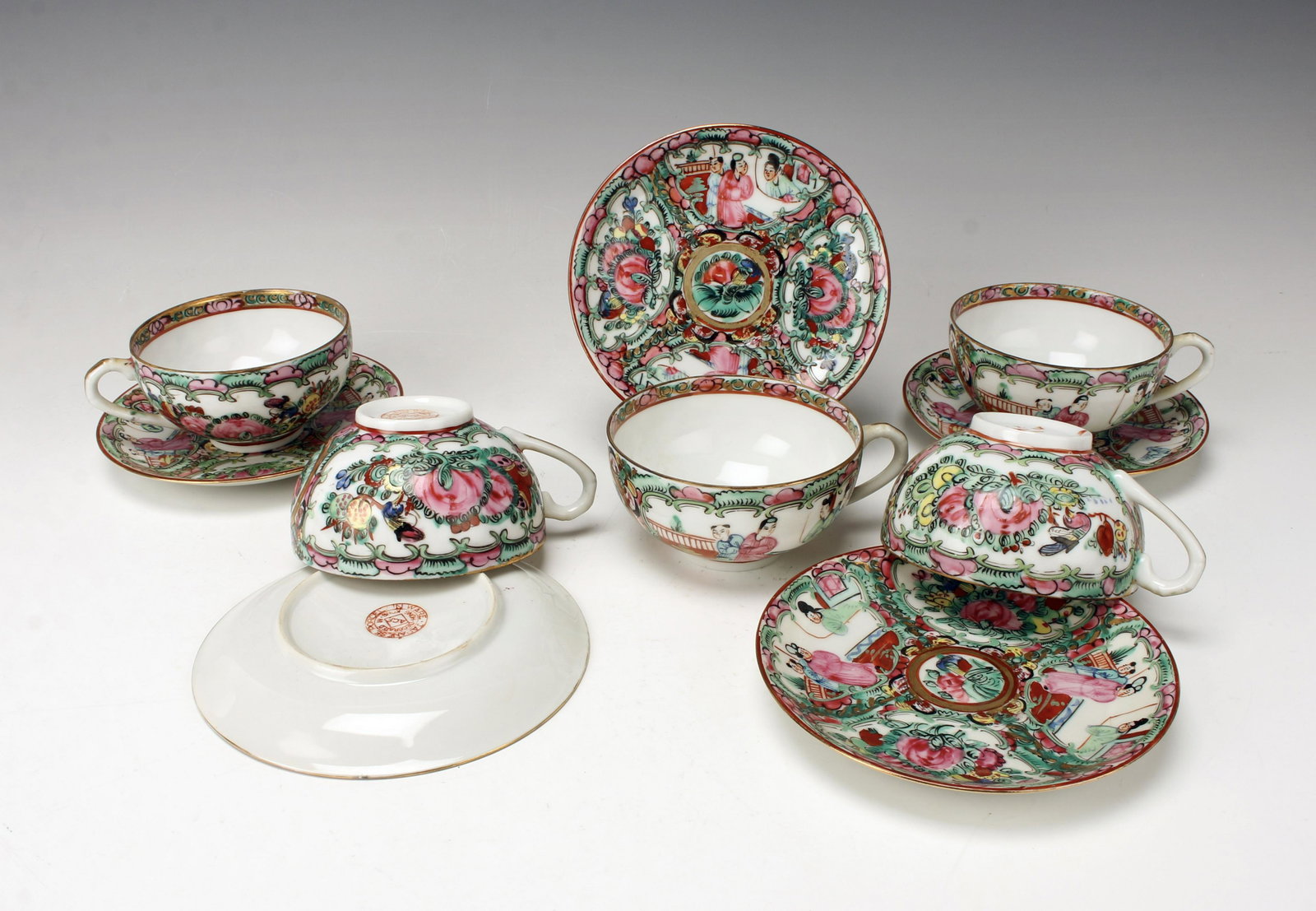 FIVE CHINESE PORCELAIN TEA CUPS & SAUCERS (1 of 3)