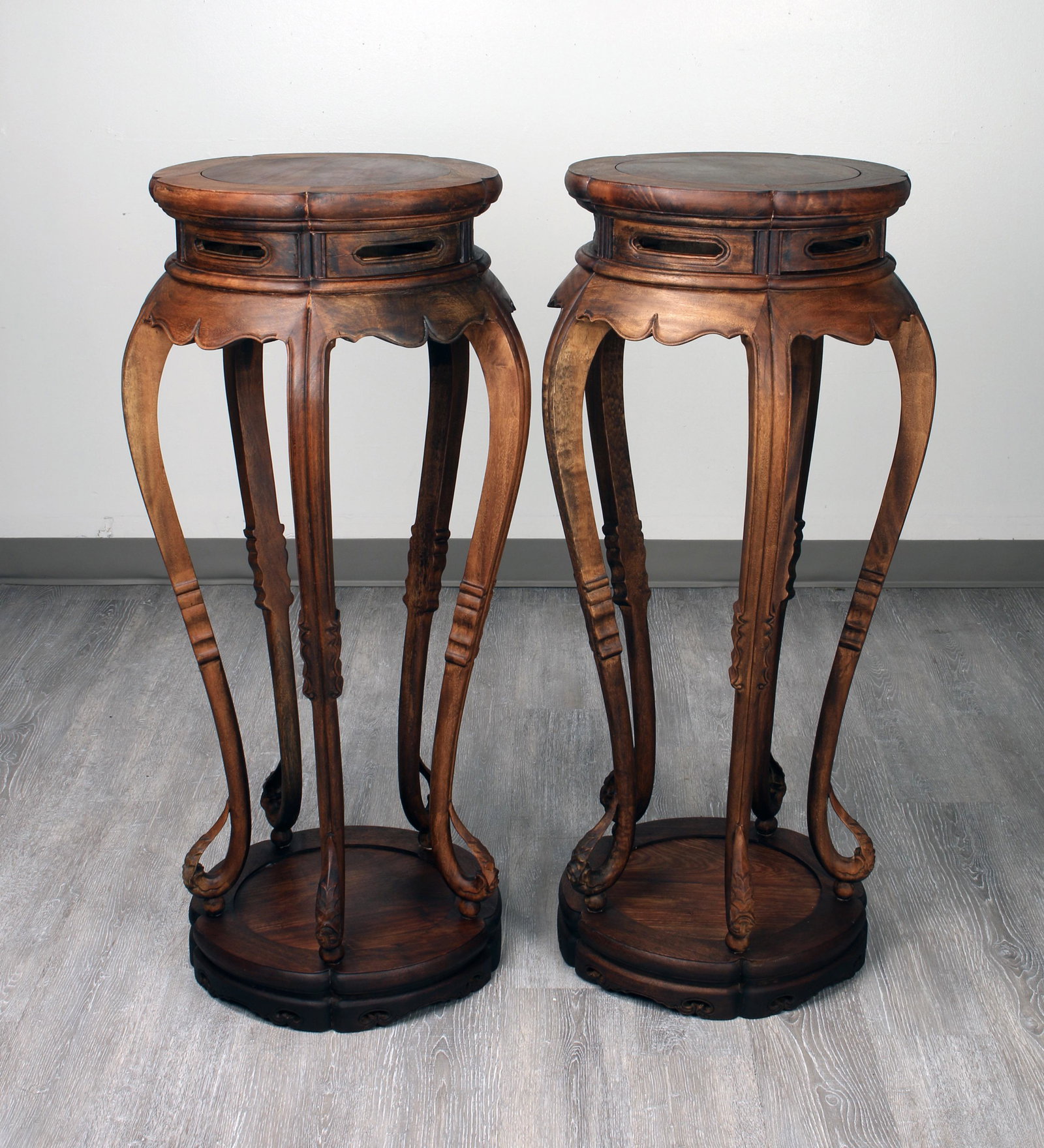 PAIR ROUND HUANGHUALI VASE STANDS WITH FIVE LEGS (1 of 5)