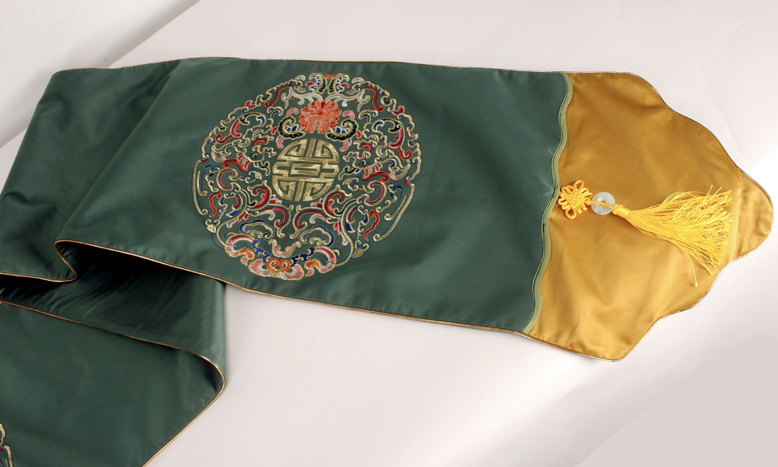 CHINESE EMBROIDERED SILK TABLE RUNNER (1 of 6)