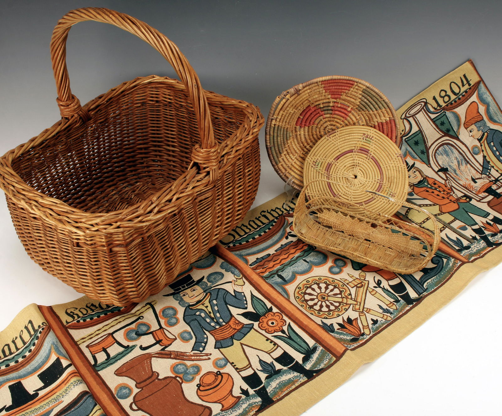 LOT OF WOVEN BASKETS & RUNNER (1 of 3)